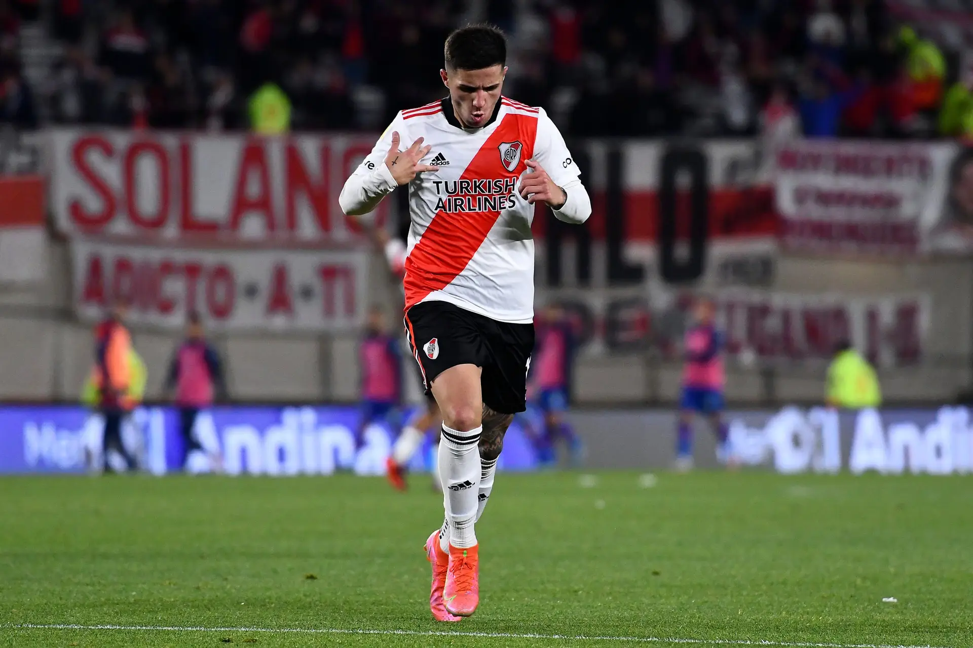 Enzo Fernández revela que deverá juntar-se ao Benfica em dezembro