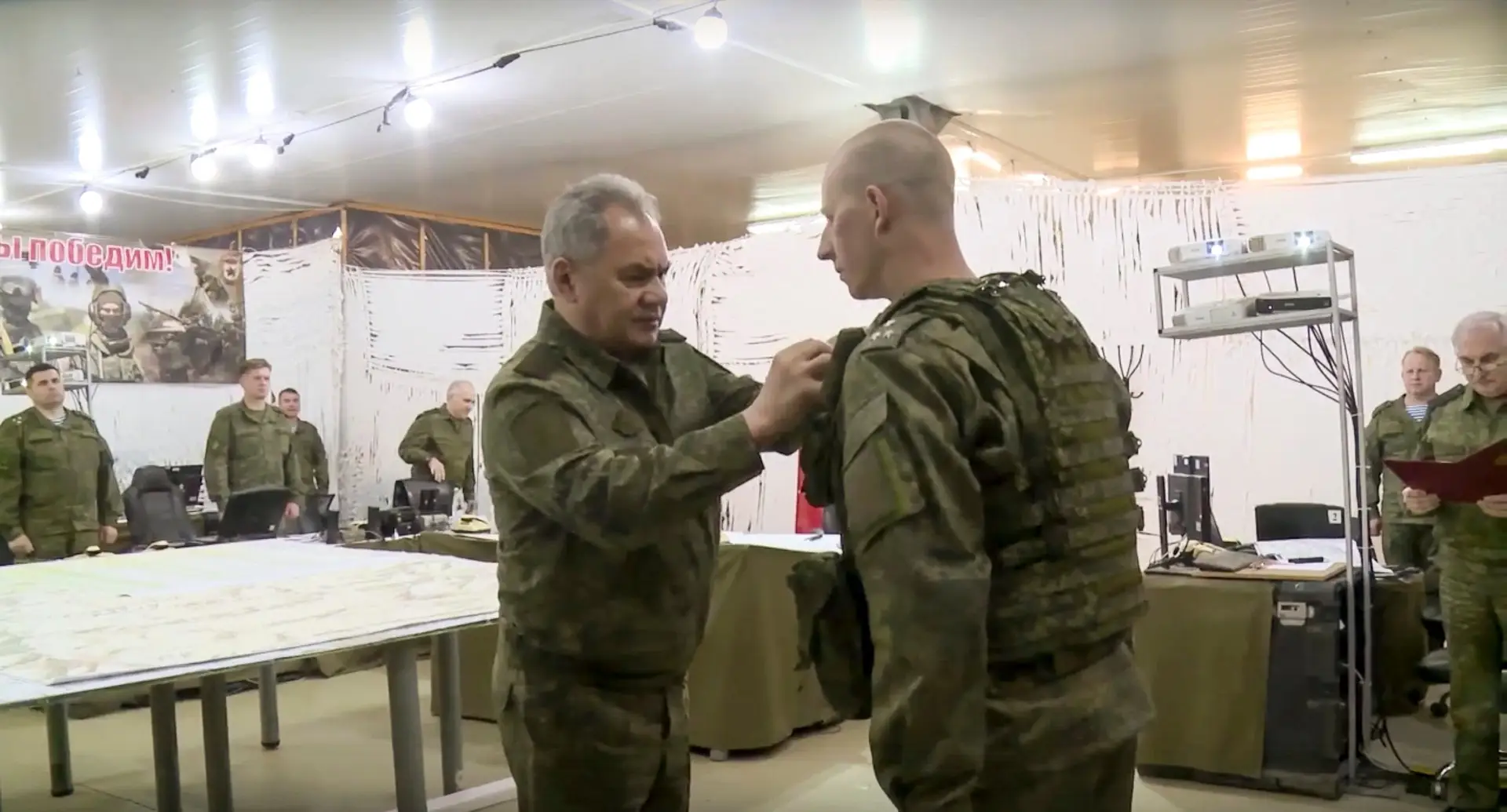 Ministro da Defesa da Rússia inspecionou militares russos em território ucraniano