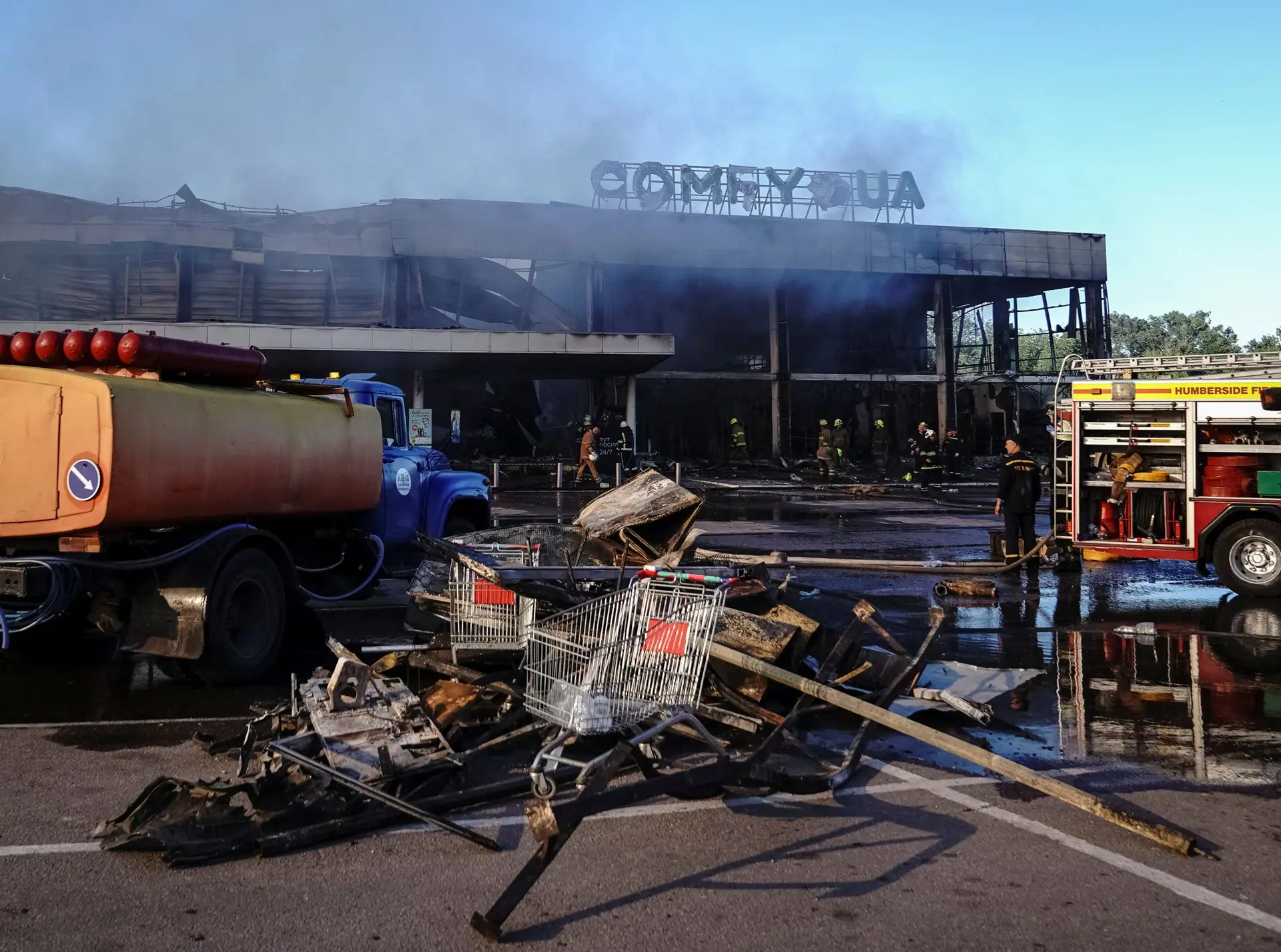 Zelensky classifica ataque russo a centro comercial como “ato terrorista”