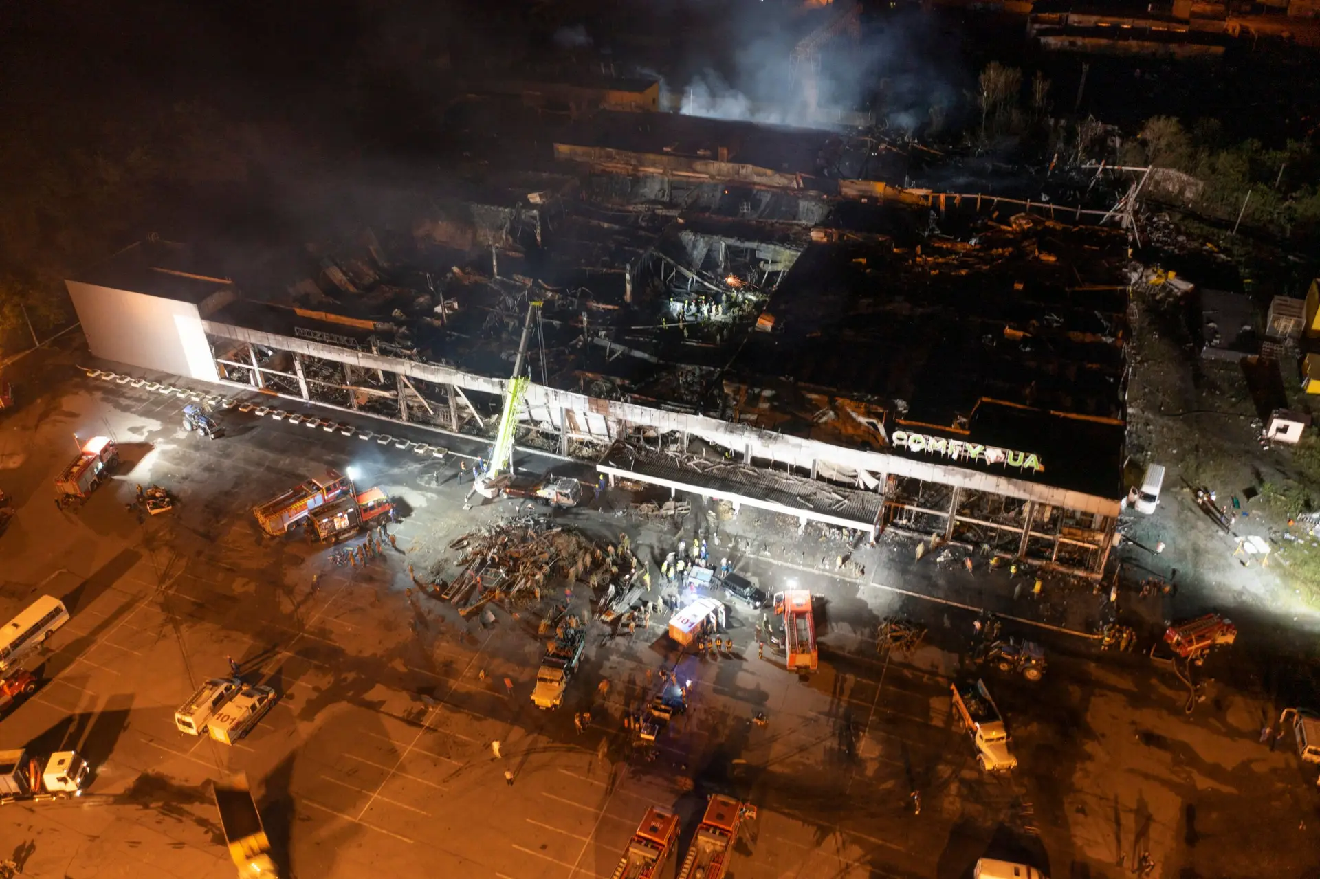 Ataque russo a centro comercial de Kremenchuk: “Terroristas sanguinários que não deviam ter lugar no planeta”