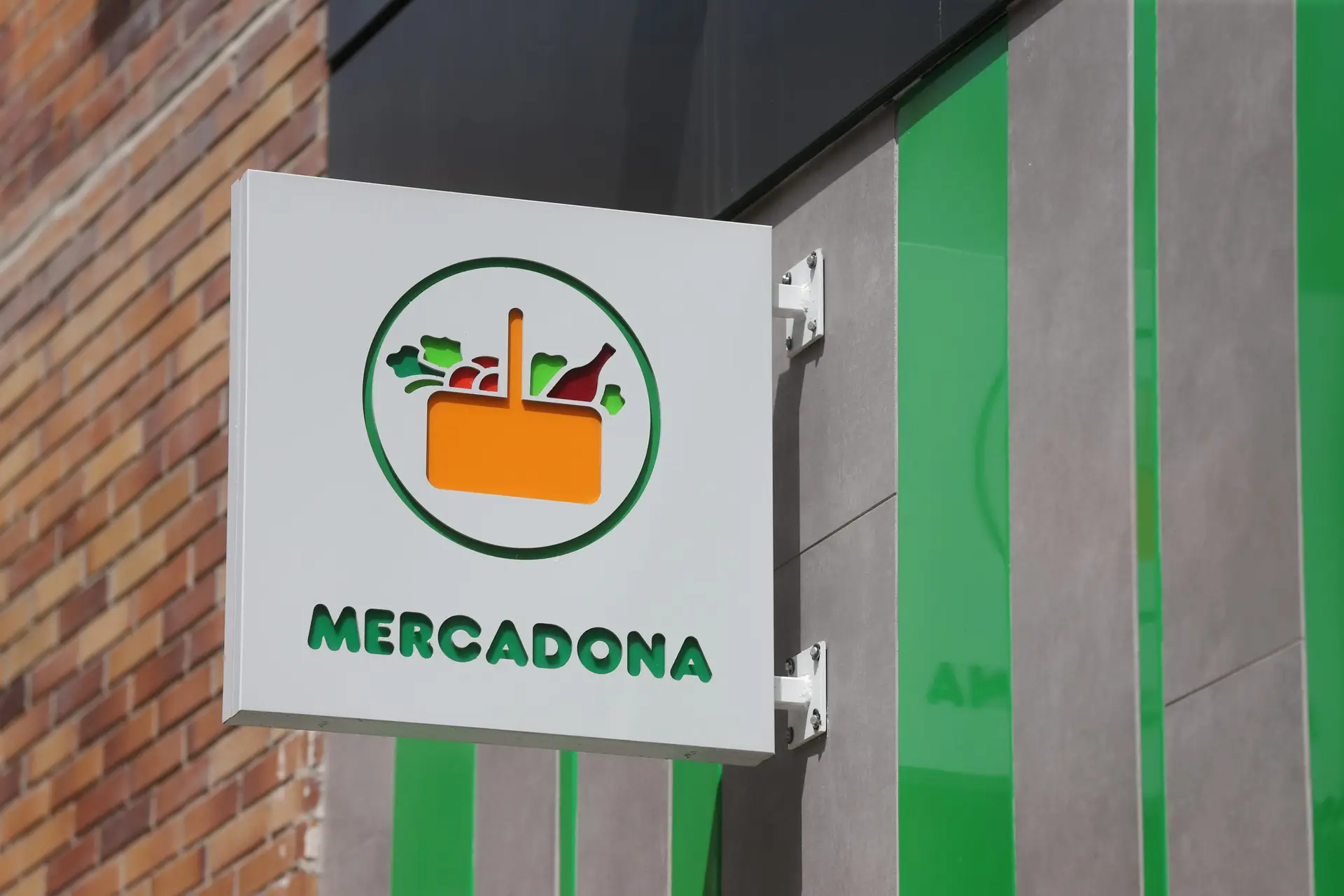 MADRID, SPAIN – JULY 23: Exterior of a Mercadona supermarket, on 23 July, 2021 in Madrid, Spain. This Thursday Mercadona ended the procedure opened by the Spanish Data Protection Agency (AEPD) after paying the 2.5 million euros penalty proposed by this body. The procedure was related to a pilot project tested in 48 stores of the company and consisted in the identification of people who had a restraining order in force from the establishment. (Photo By Isabel Infantes/Europa Press via Getty Images)
