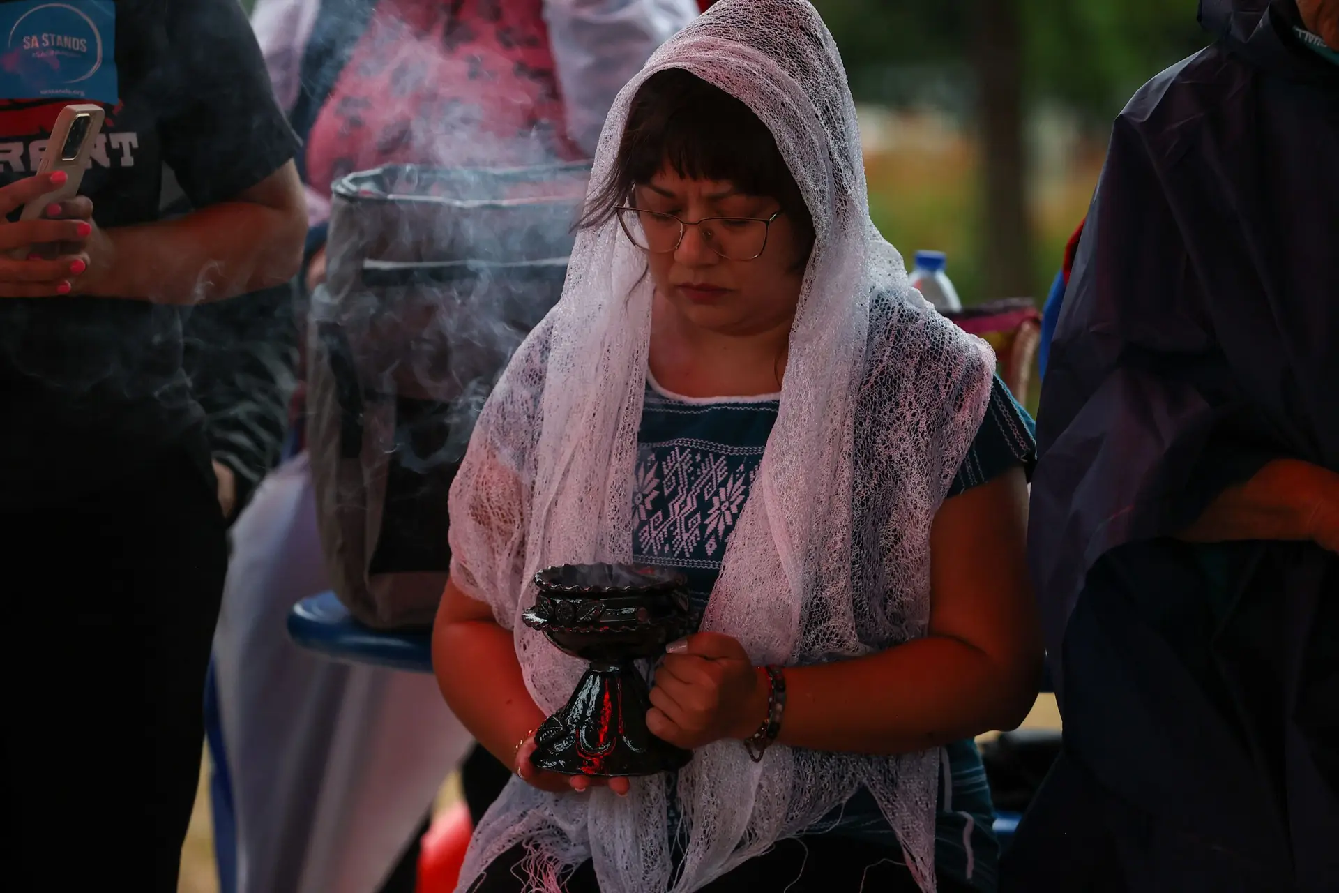 Vigília em homenagem aos 51 migrantes encontrados mortos num camião no Texas
