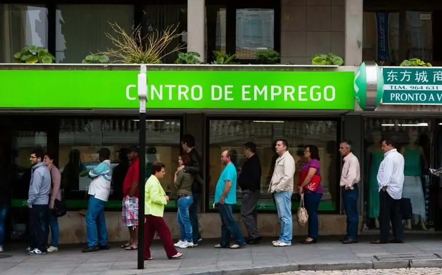 Número de desempregados inscritos nos centros de emprego baixou 14,2% em novembro