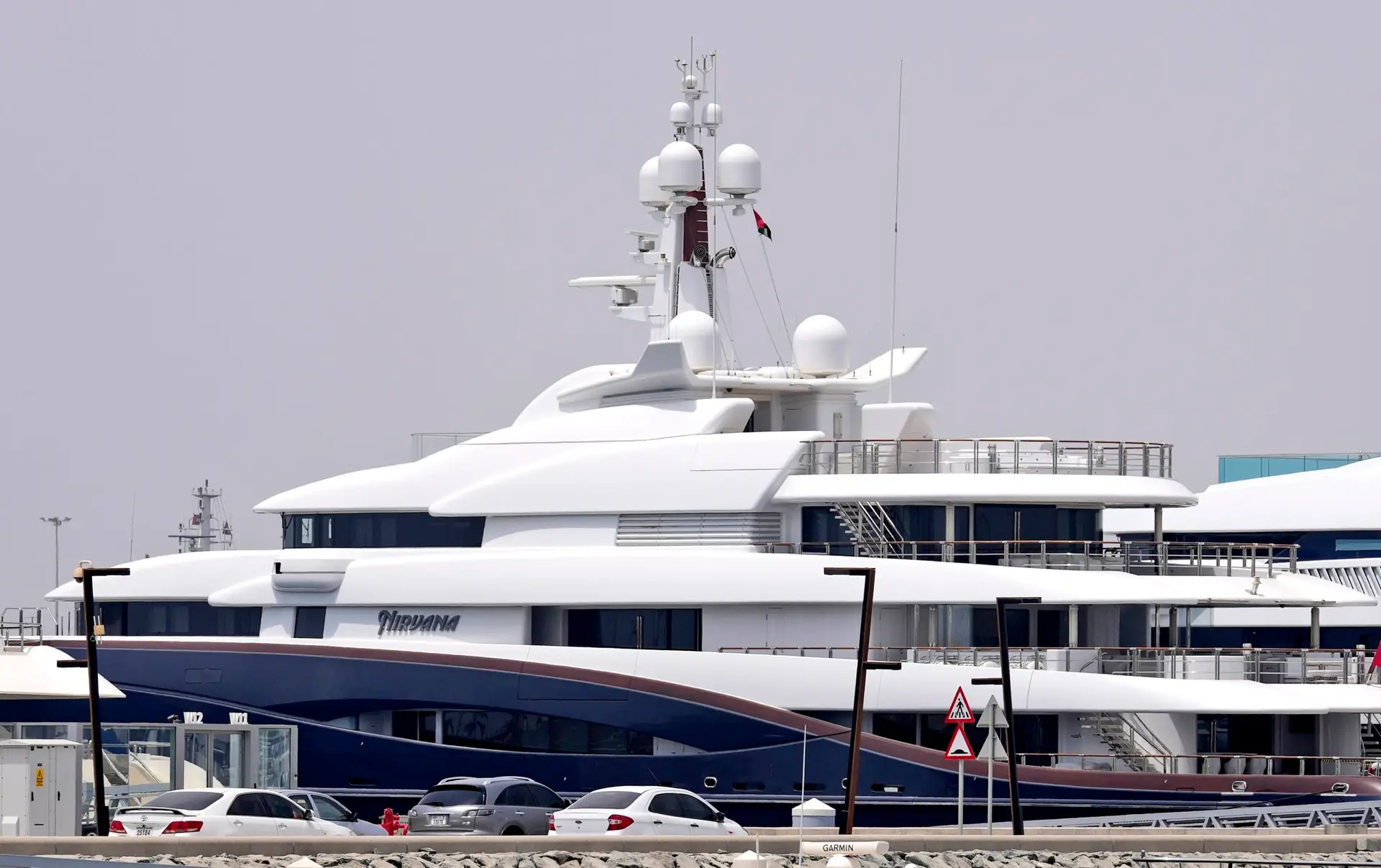 Oligarca mais rico da Rússia transfere iate para o Dubai para fugir às sanções