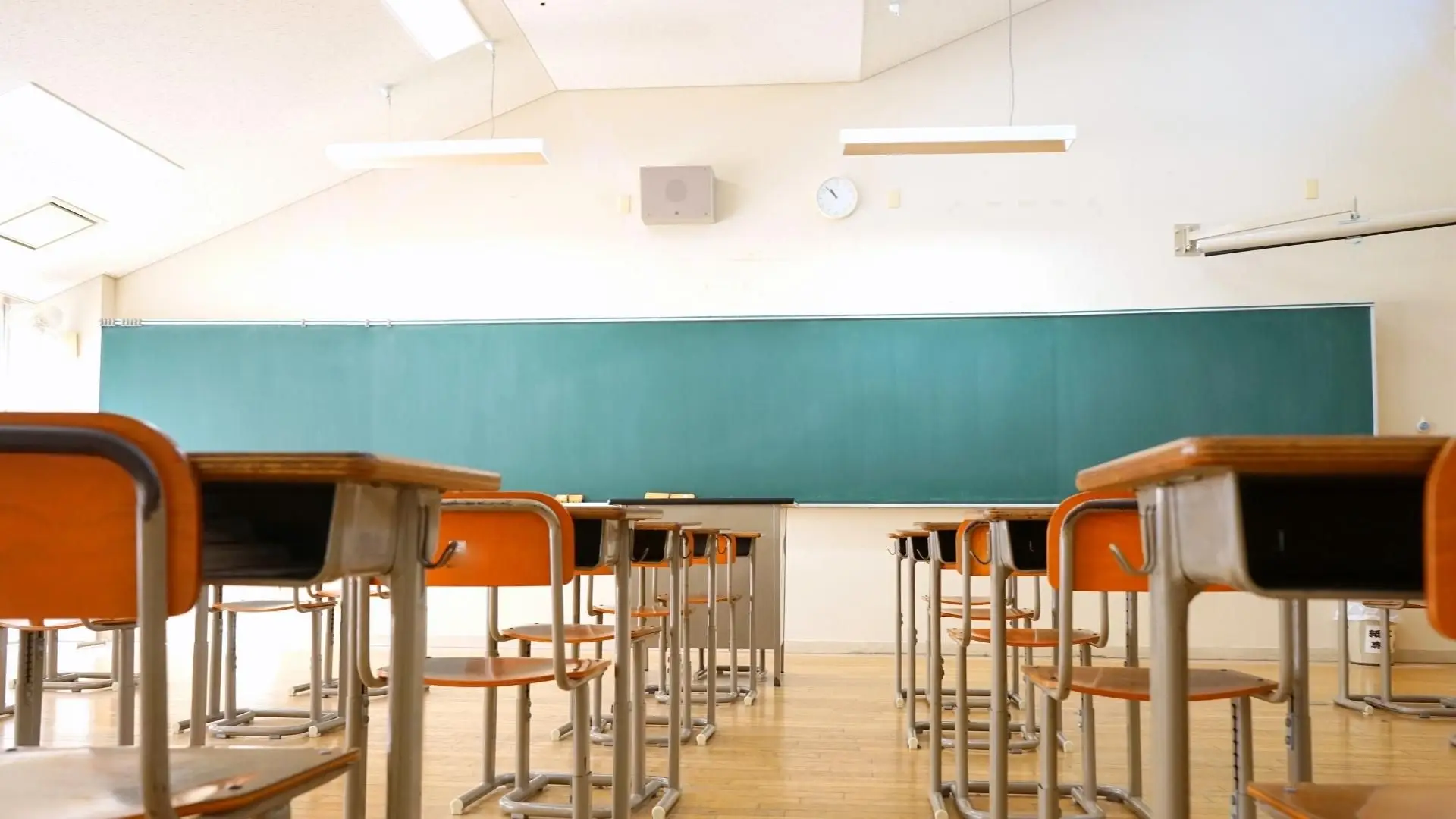 Interior da sala de aula de inglês