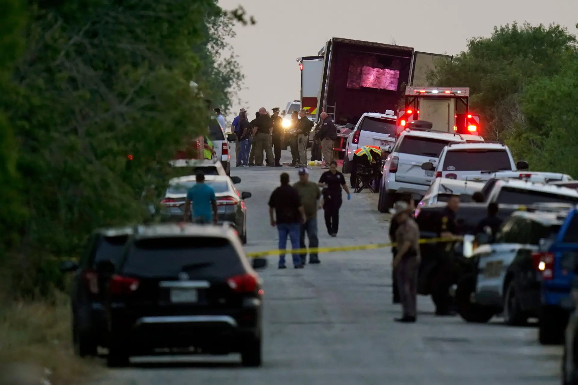 Número de migrantes encontrados mortos num camião no Texas sobe para 53