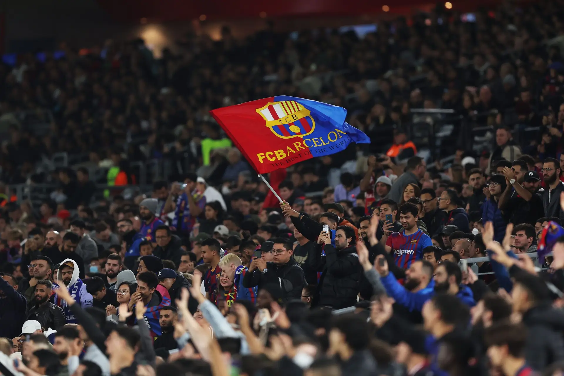 Barcelona anuncia contratação do médio Franck Kessié e garante central Andreas Christensen