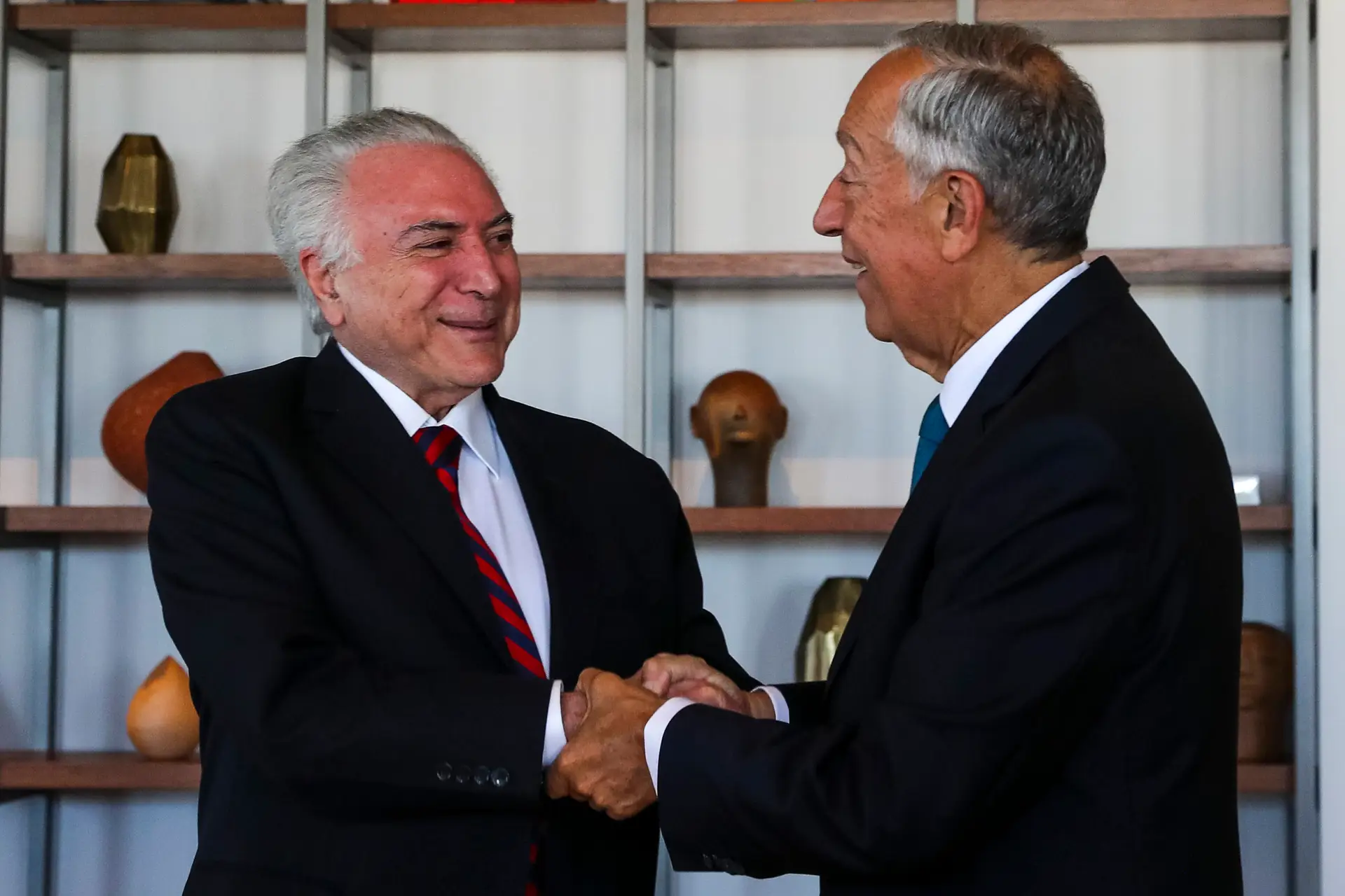 “É uma figura finíssima, delicadíssima”: Temer elogia Marcelo e lamenta atitude de Bolsonaro