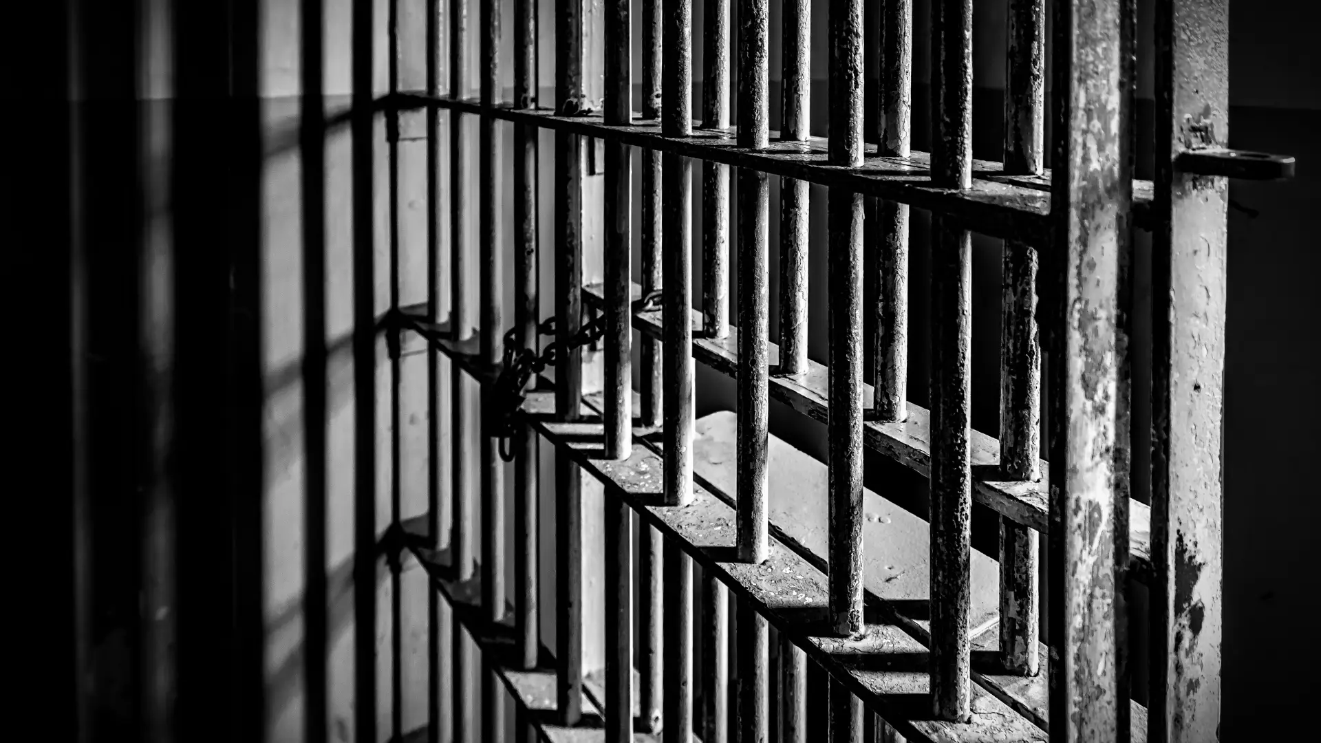 Greve vai deixar estabelecimentos prisionais "sem chefes aos serviço"