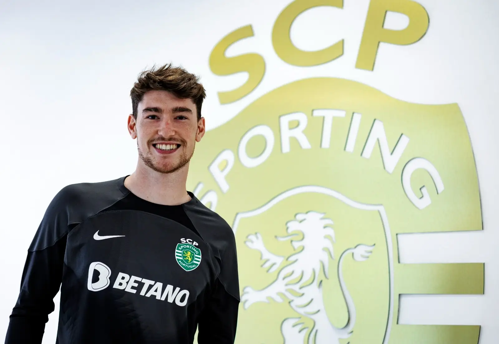 Sporting anuncia reforço para a baliza
