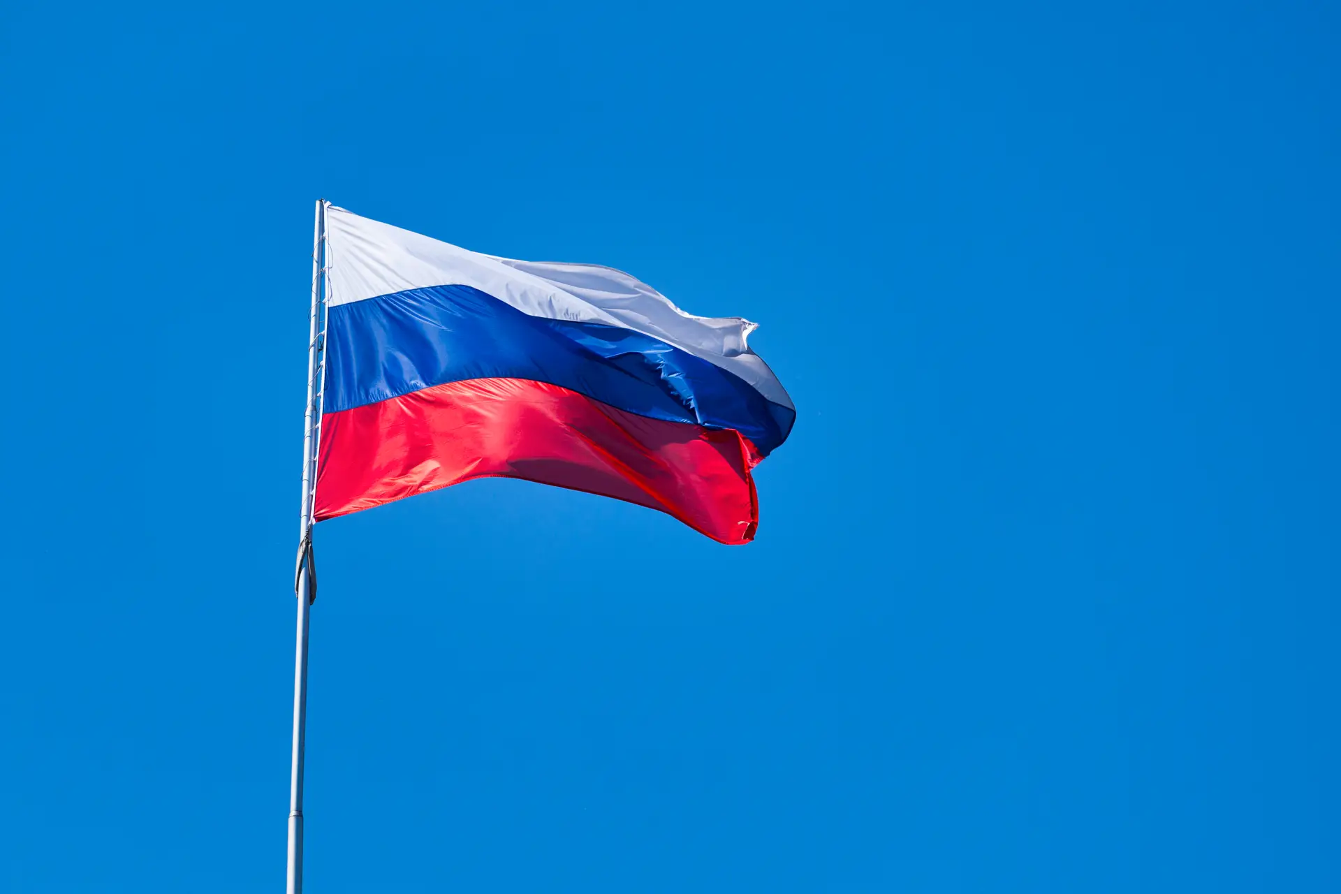 Tribunal Superior de Berlim proíbe hastear de bandeiras russas