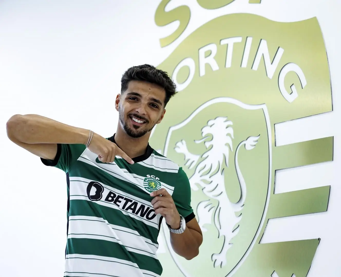 Sporting anuncia contratação de Rochinha
