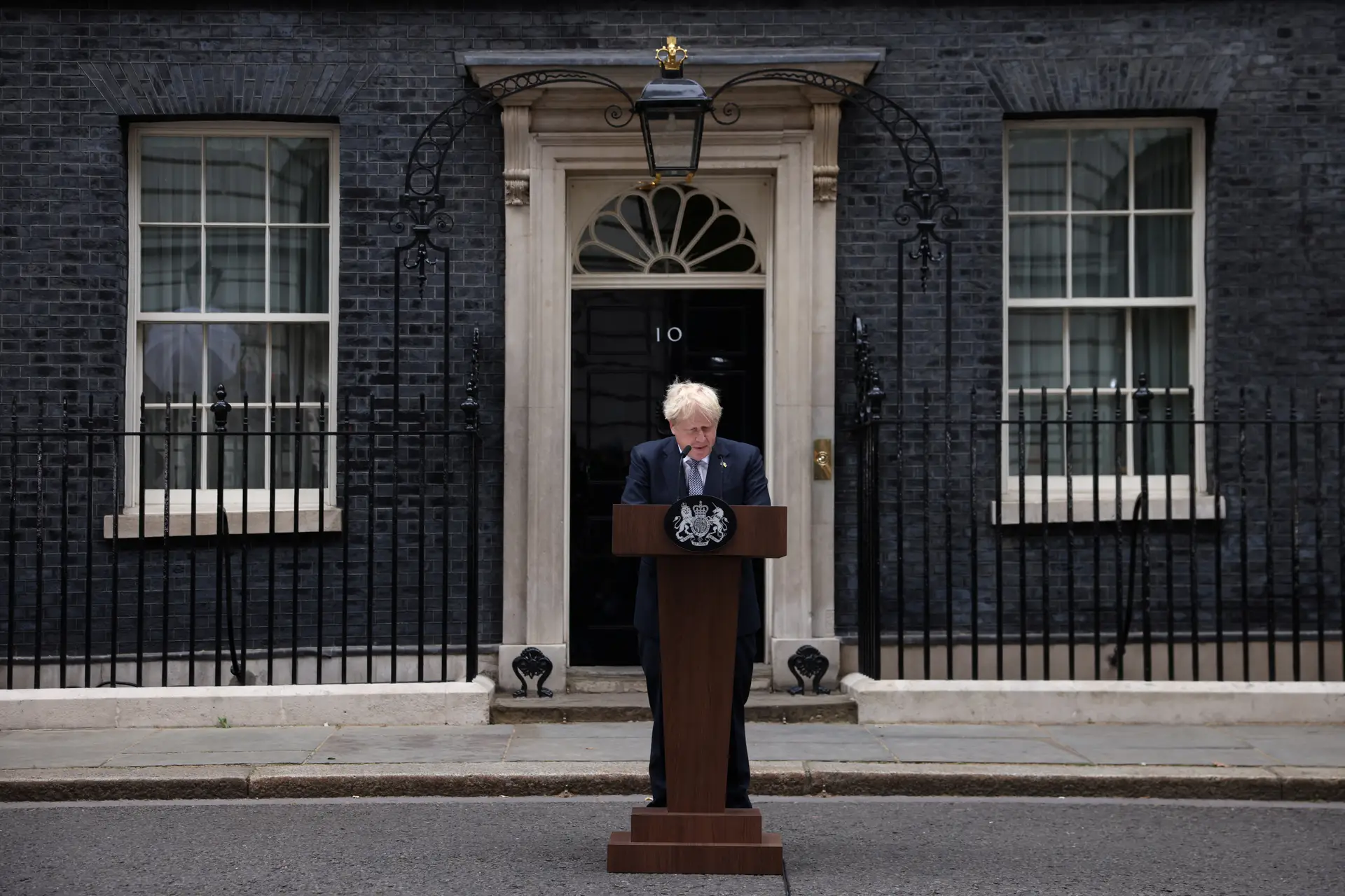 Boris Johnson demite-se da liderança do Partido Conservador