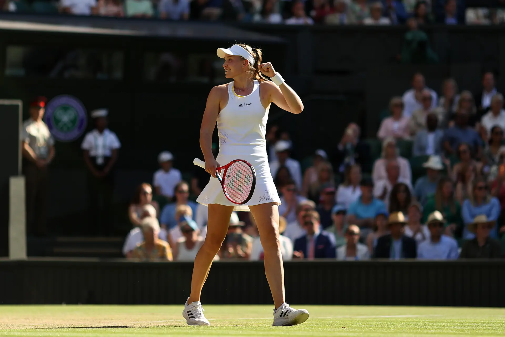 Wimbledon: Elena Rybakina supera Simona Halep e estreia-se na final de um Grand Slam