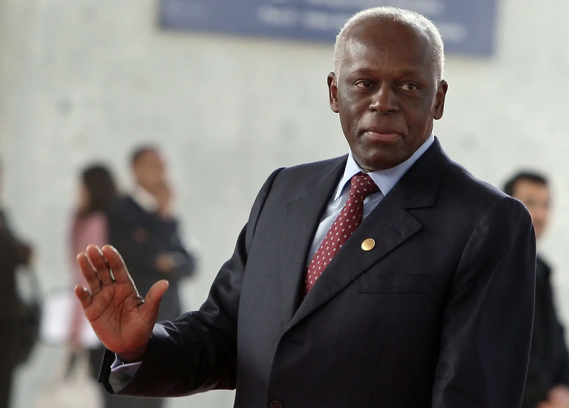 Autoridades espanholas pedem mais provas forenses sobre morte de José Eduardo dos Santos