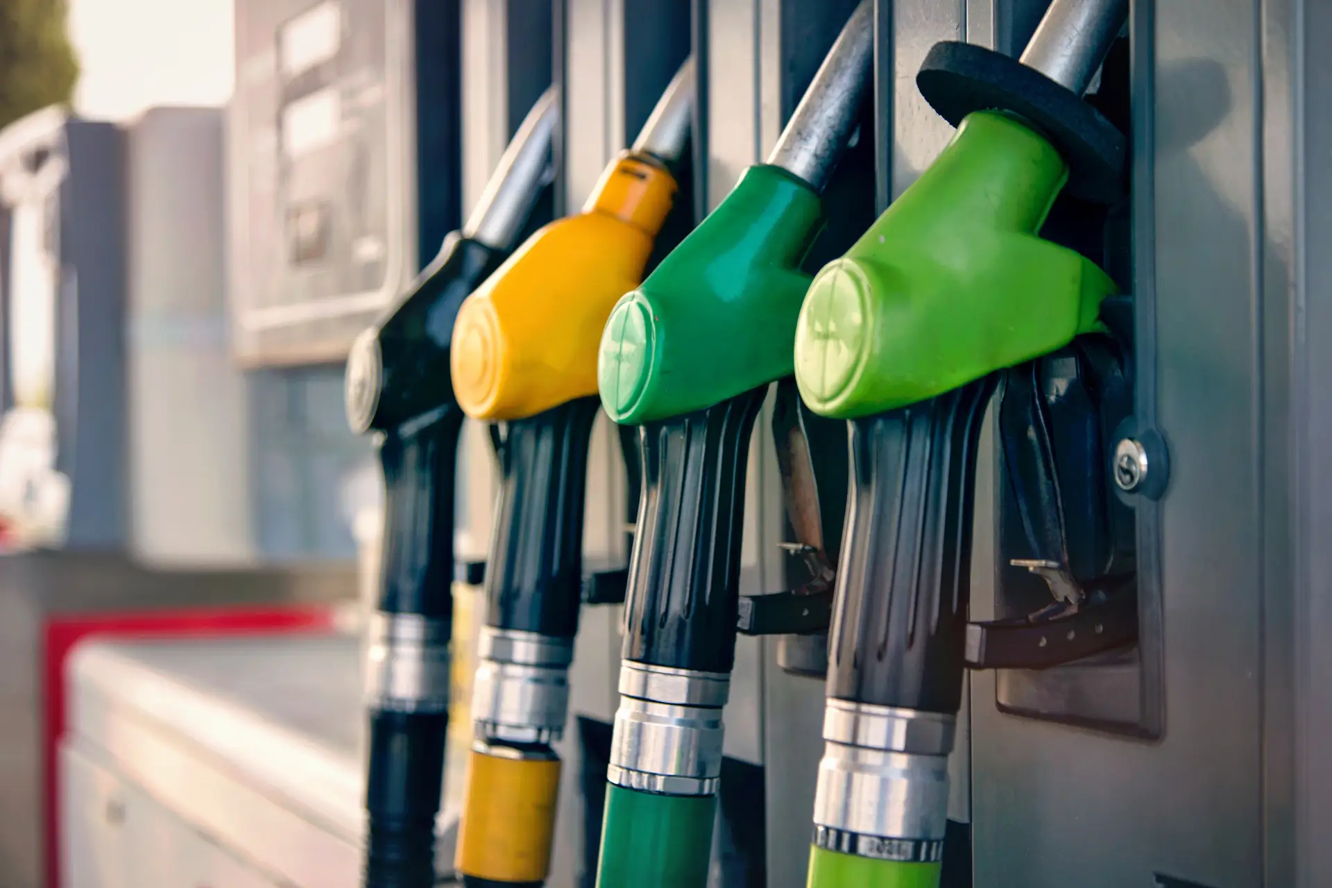 Preço dos combustíveis volta a descer a partir desta segunda-feira