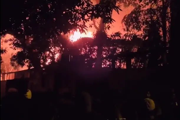 Manifestantes incendeiam casa do primeiro-ministro do Sri Lanka