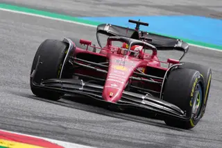 F1: Leclerc bate Verstappen e conquista "pole" para GP do Azerbaijão