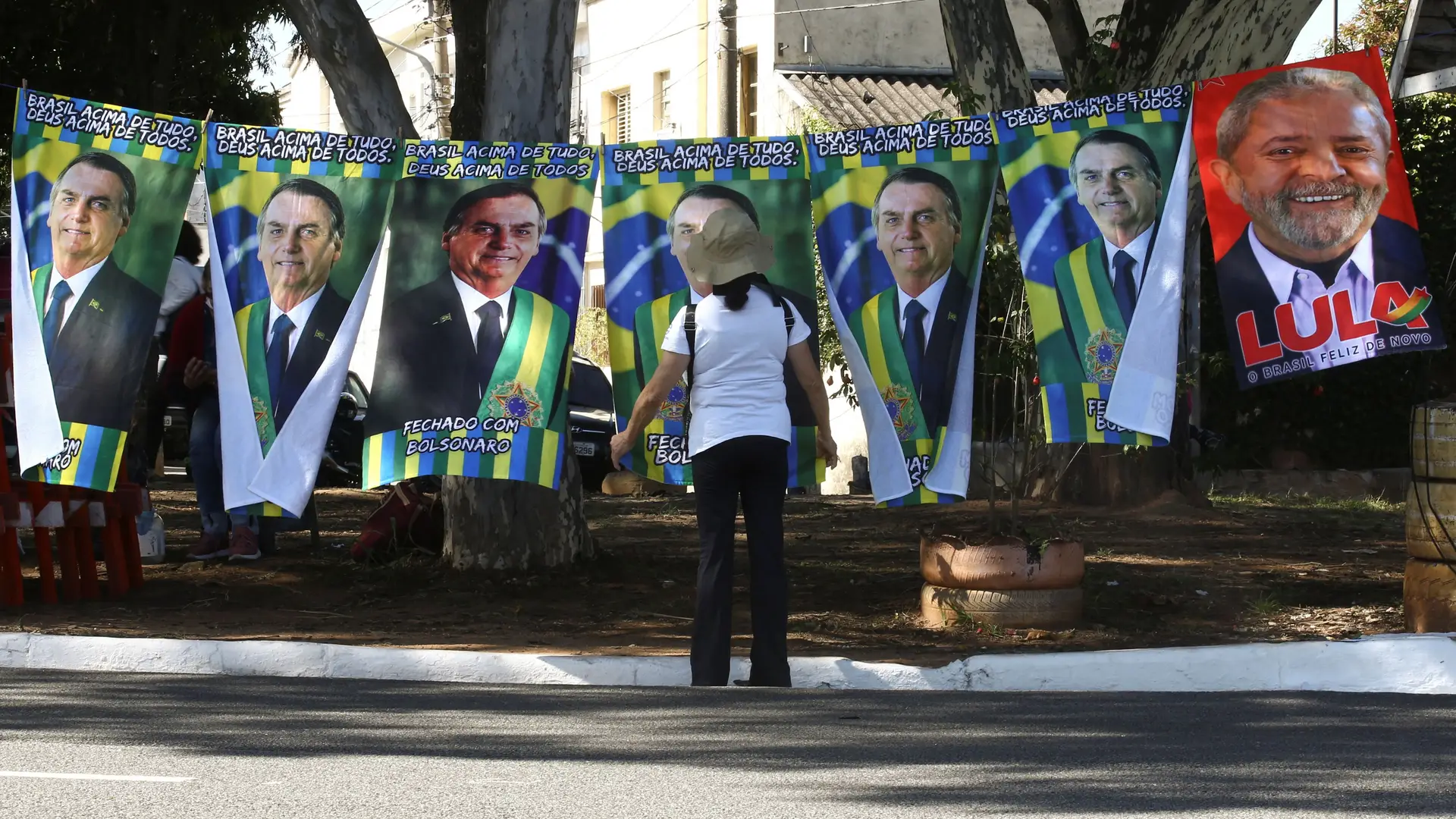 Apoiantes de Bolsonaro e de Lula da Silva matam-se a tiro no Brasil