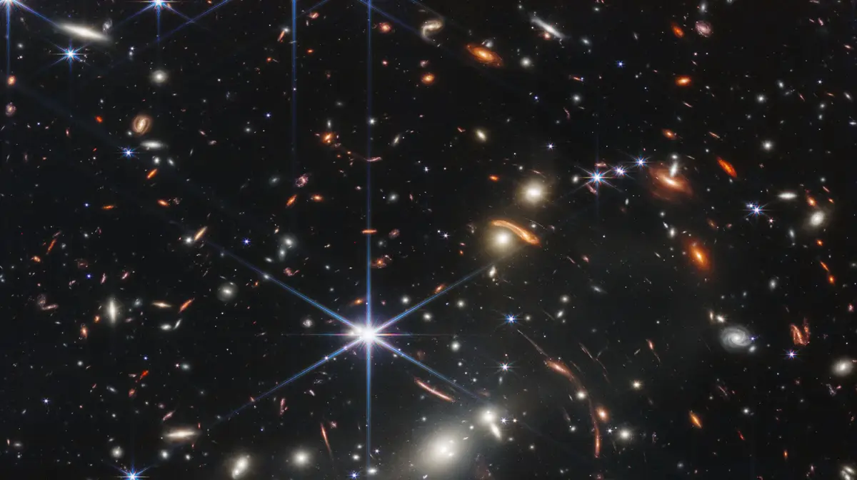 12/07/2022: A primeira fotografia captada pelo telescópio James Webb.