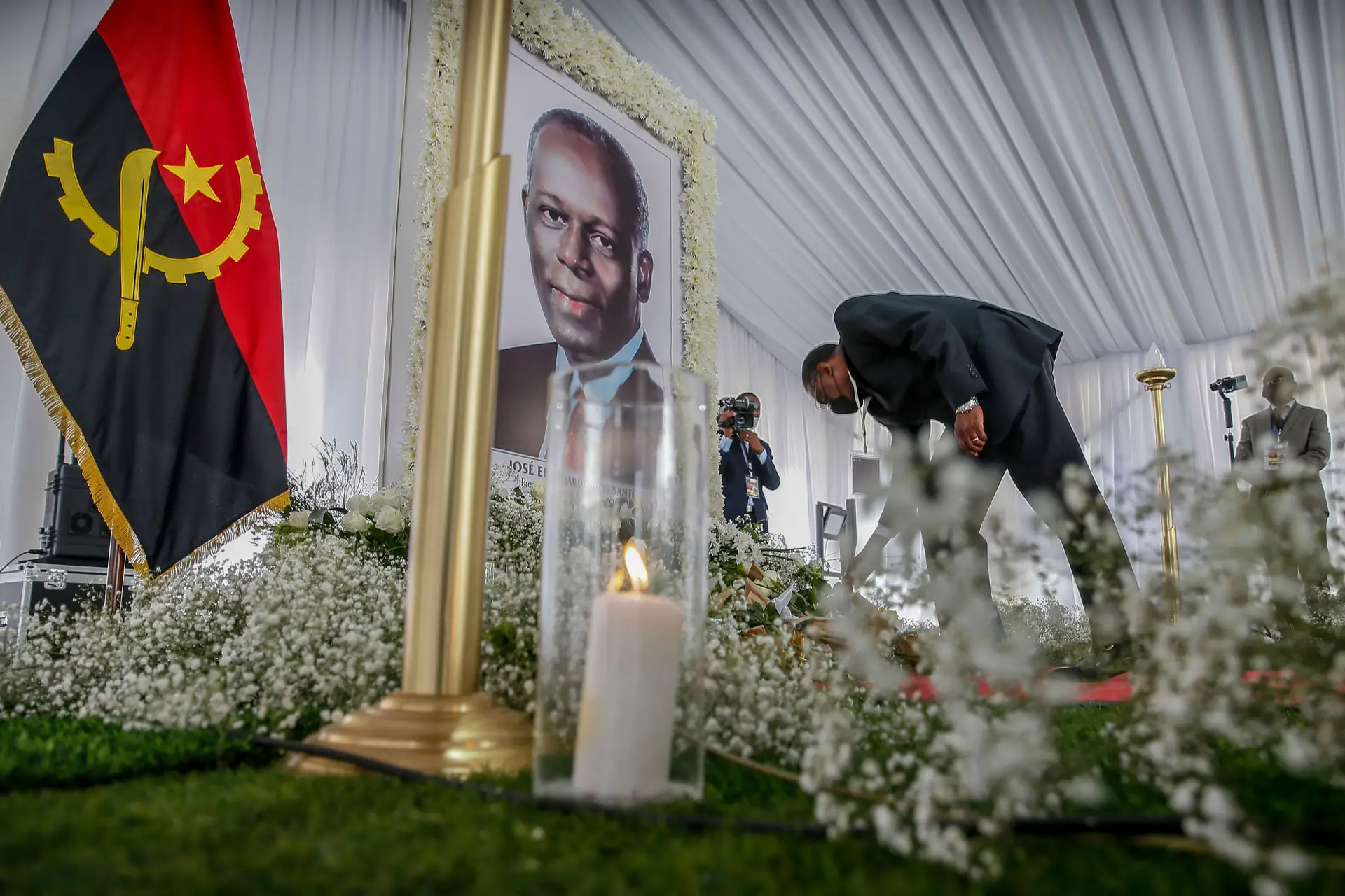 Governo angolano contrata advogados para apoiar mulher de Eduardo dos Santos