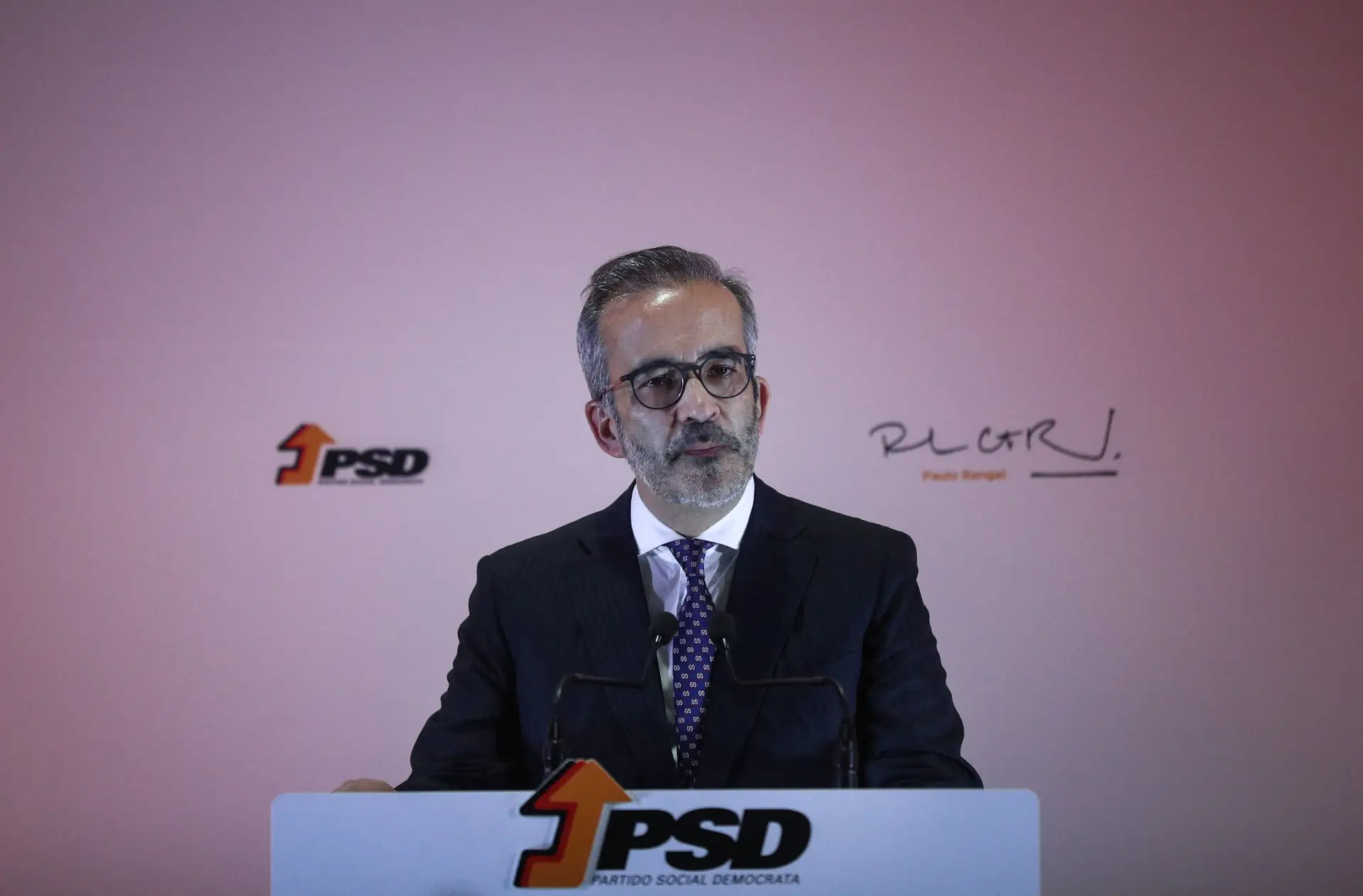 PSD "solidário com combate" aos incêndios no terreno, mas aponta "falhas estruturais"