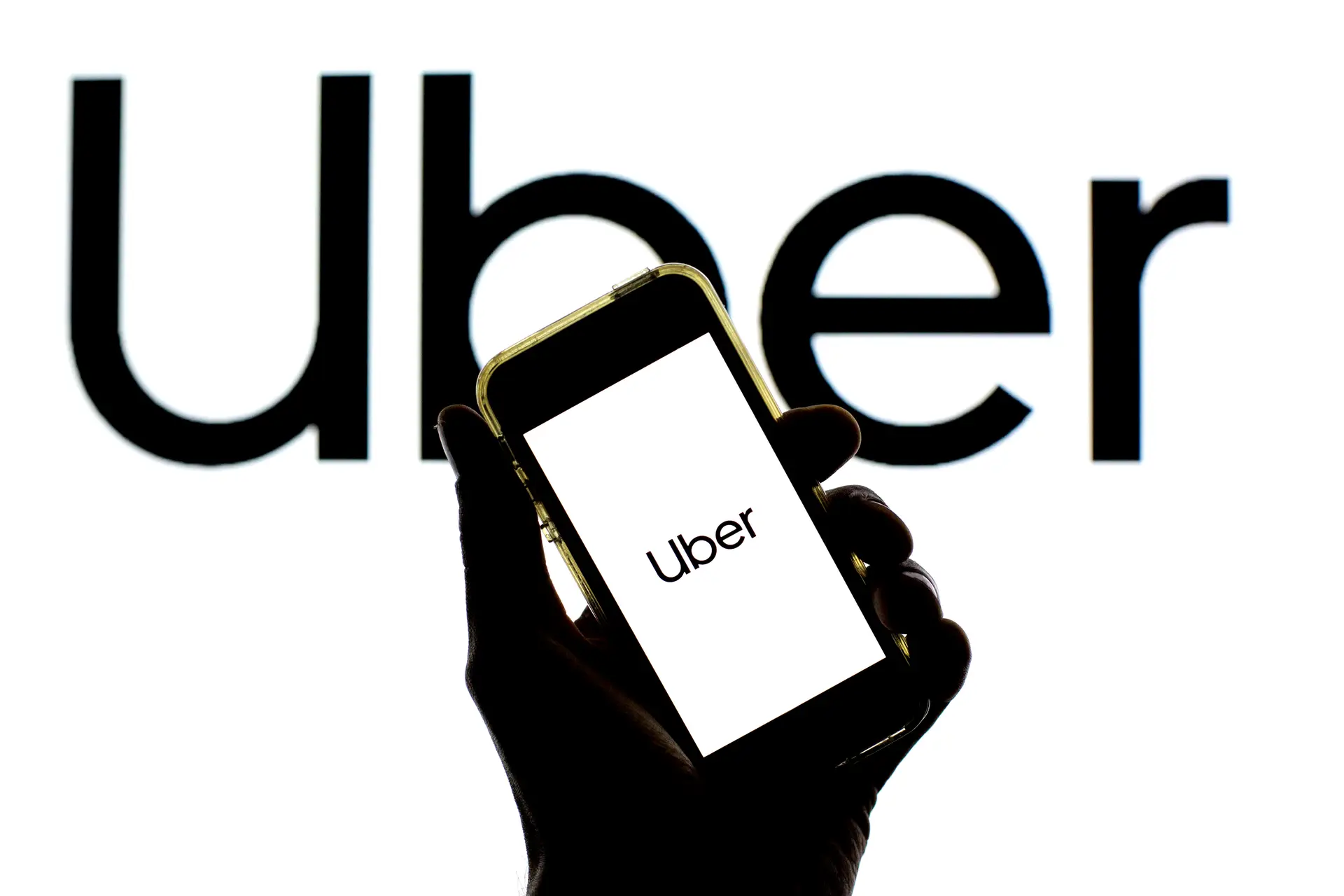 Uber vai pagar 163 milhões de euros a taxistas e motoristas na Austrália