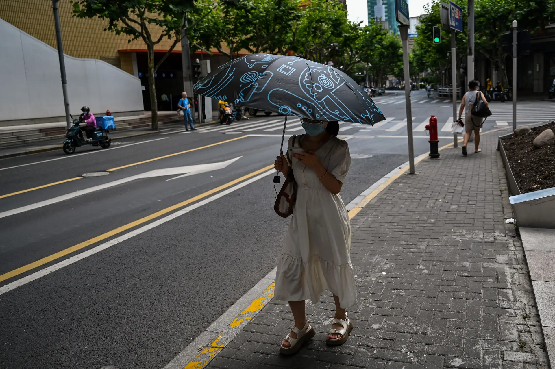 Dezenas de cidades na China emitem alerta vermelho devido a elevadas temperaturas