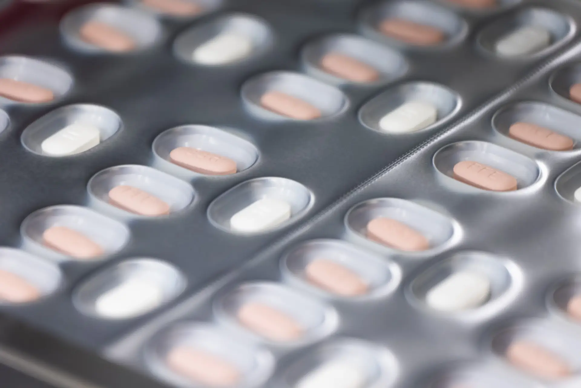 Covid-19: Infarmed garante que aquisição de medicamentos está alinhada com estratégia europeia