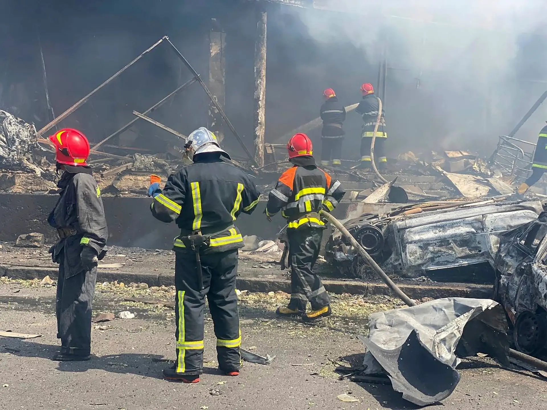 Ataque russo na região de Kiev provoca pelo menos 17 mortos