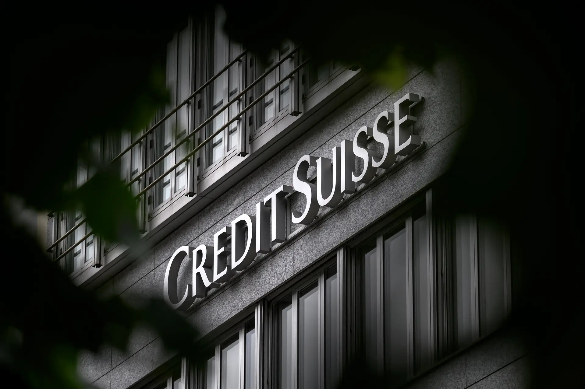 Banco central suíço concede linha de liquidez a UBS e Credit Suisse