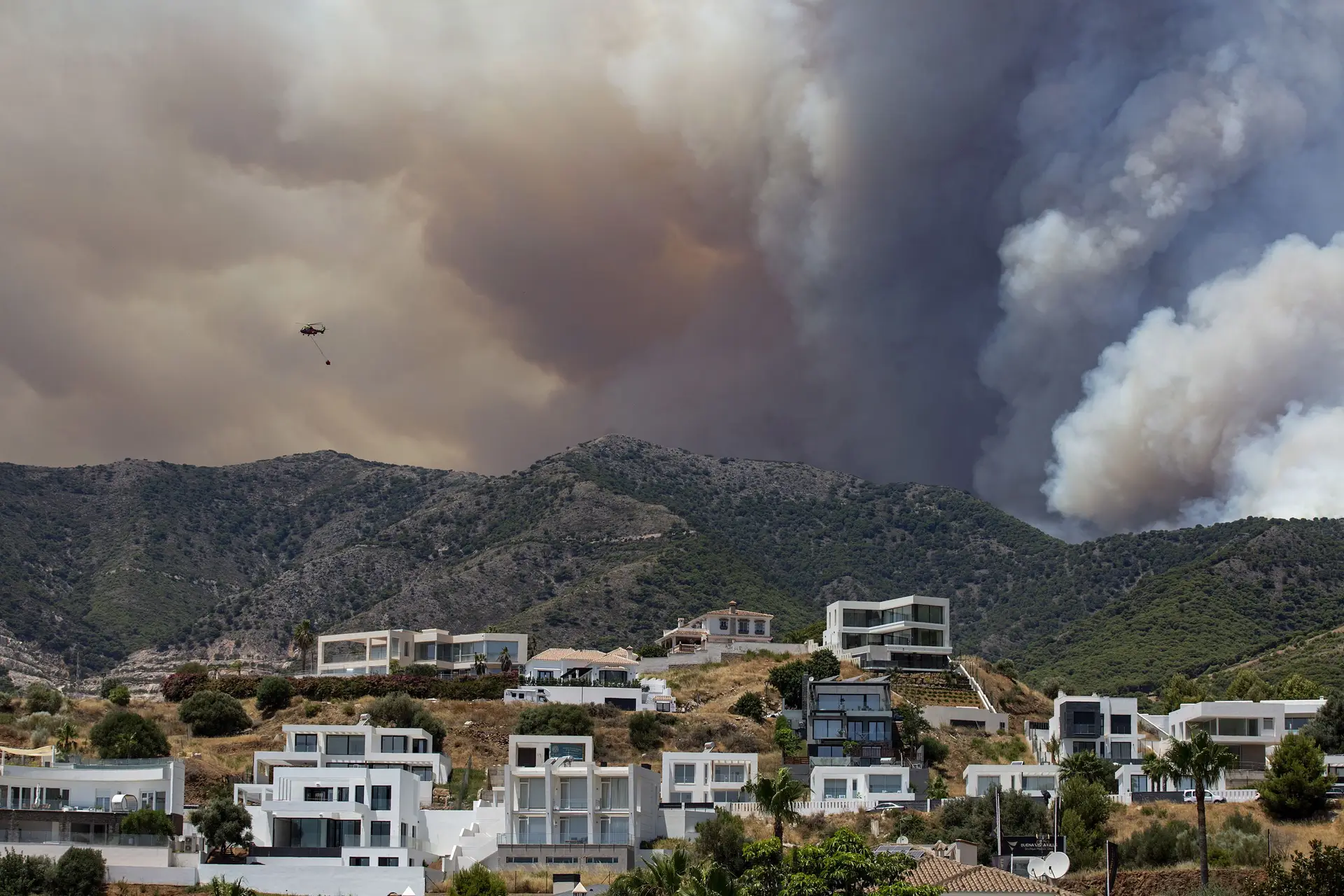 Mais de 3 mil pessoas retiradas de localidades da Andaluzia devido a incêndio