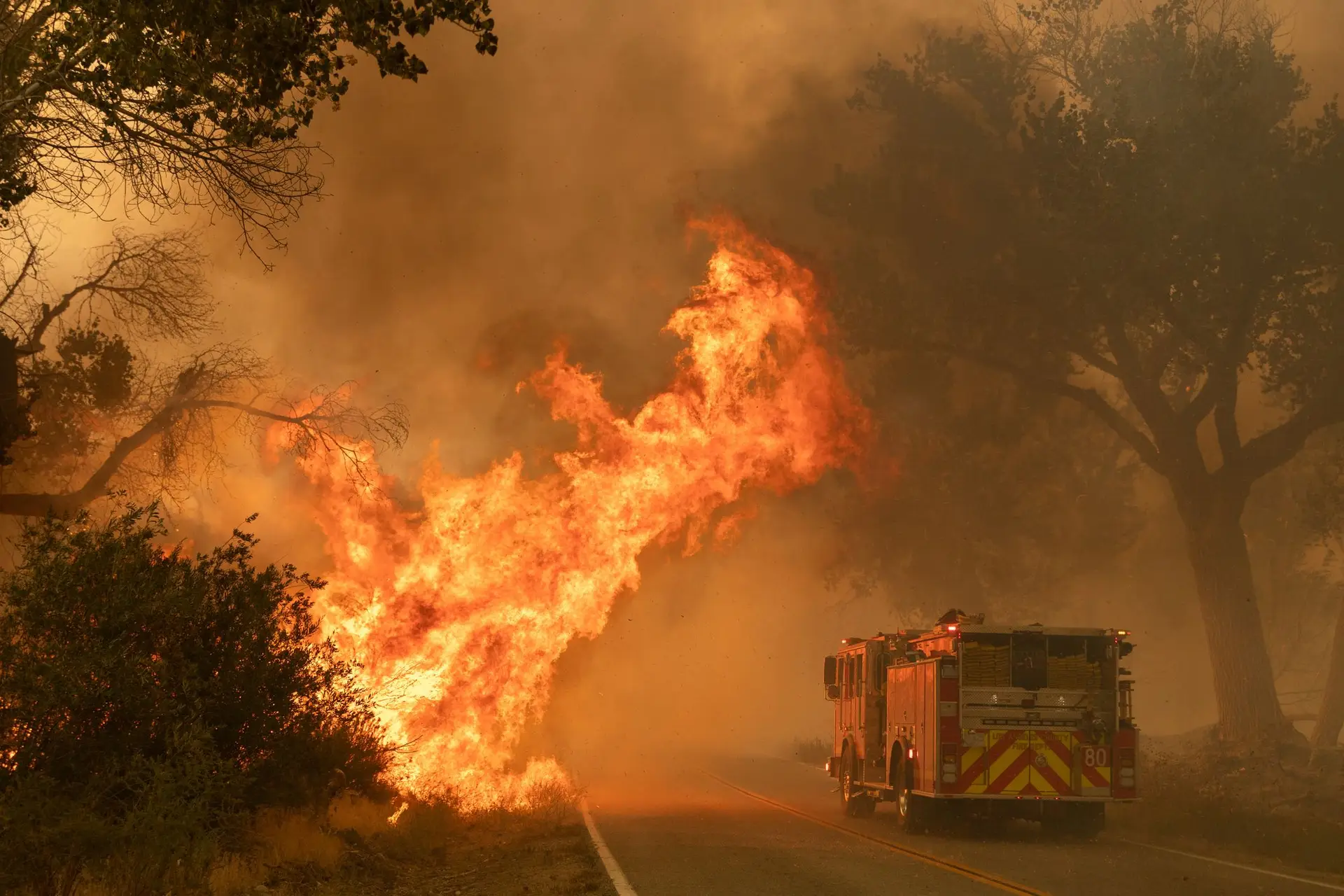 Incêndios: apesar da descida da temperatura, mantém-se o alerta especial vermelho