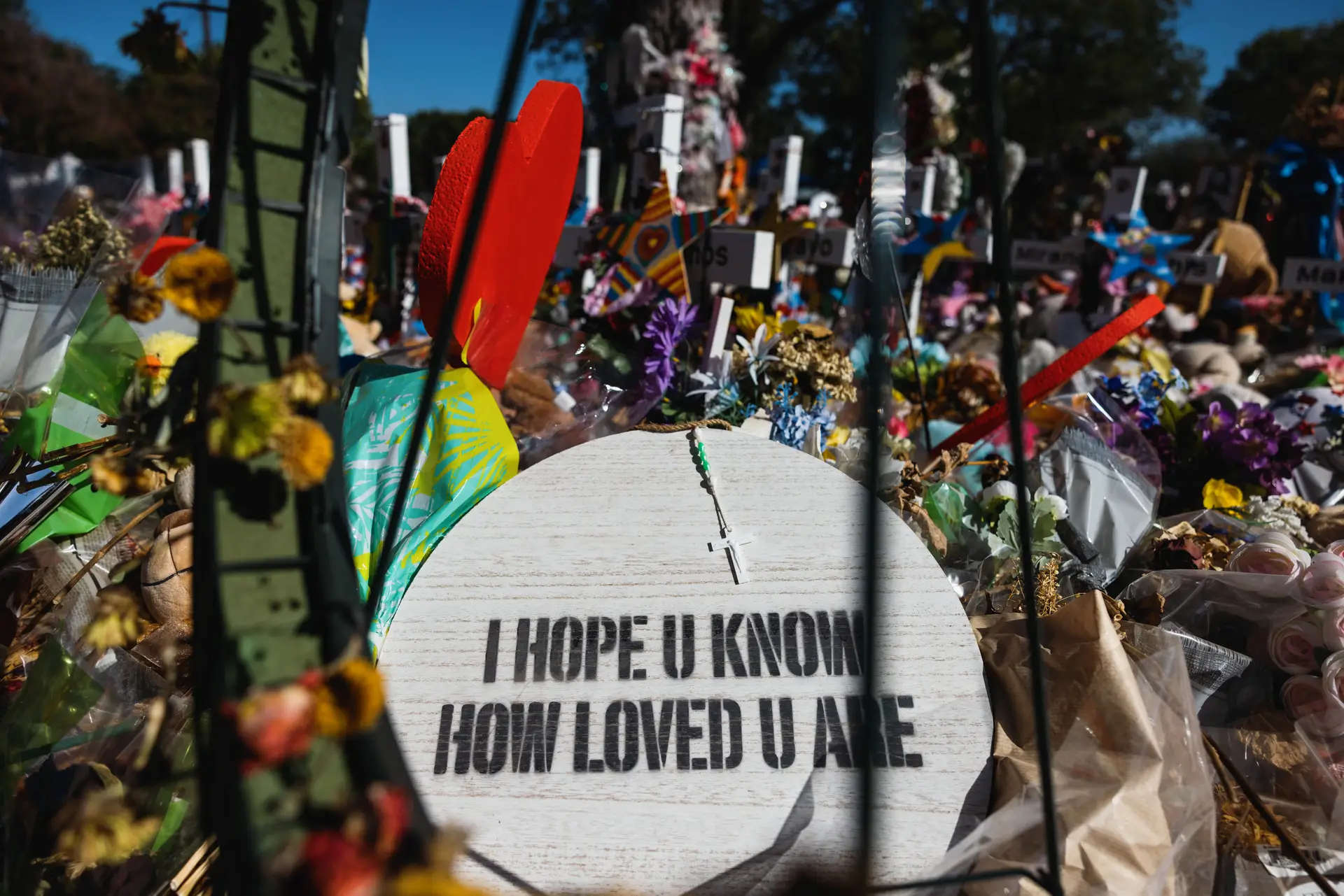 Vários "erros sistémicos" no massacre em escola no Texas, revela relatório