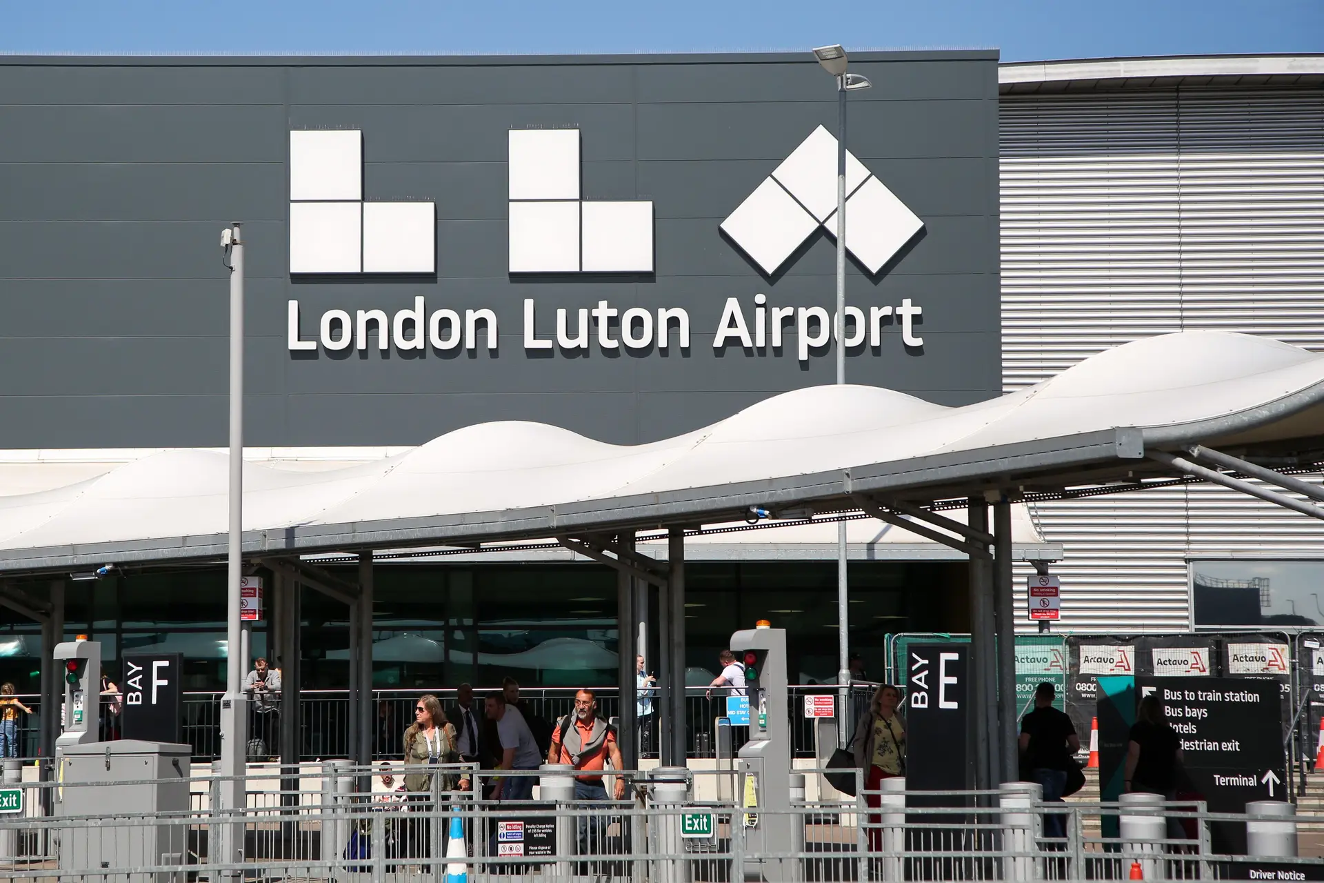 O dia em que a pista de um aeroporto de Londres "derreteu" devido ao calor