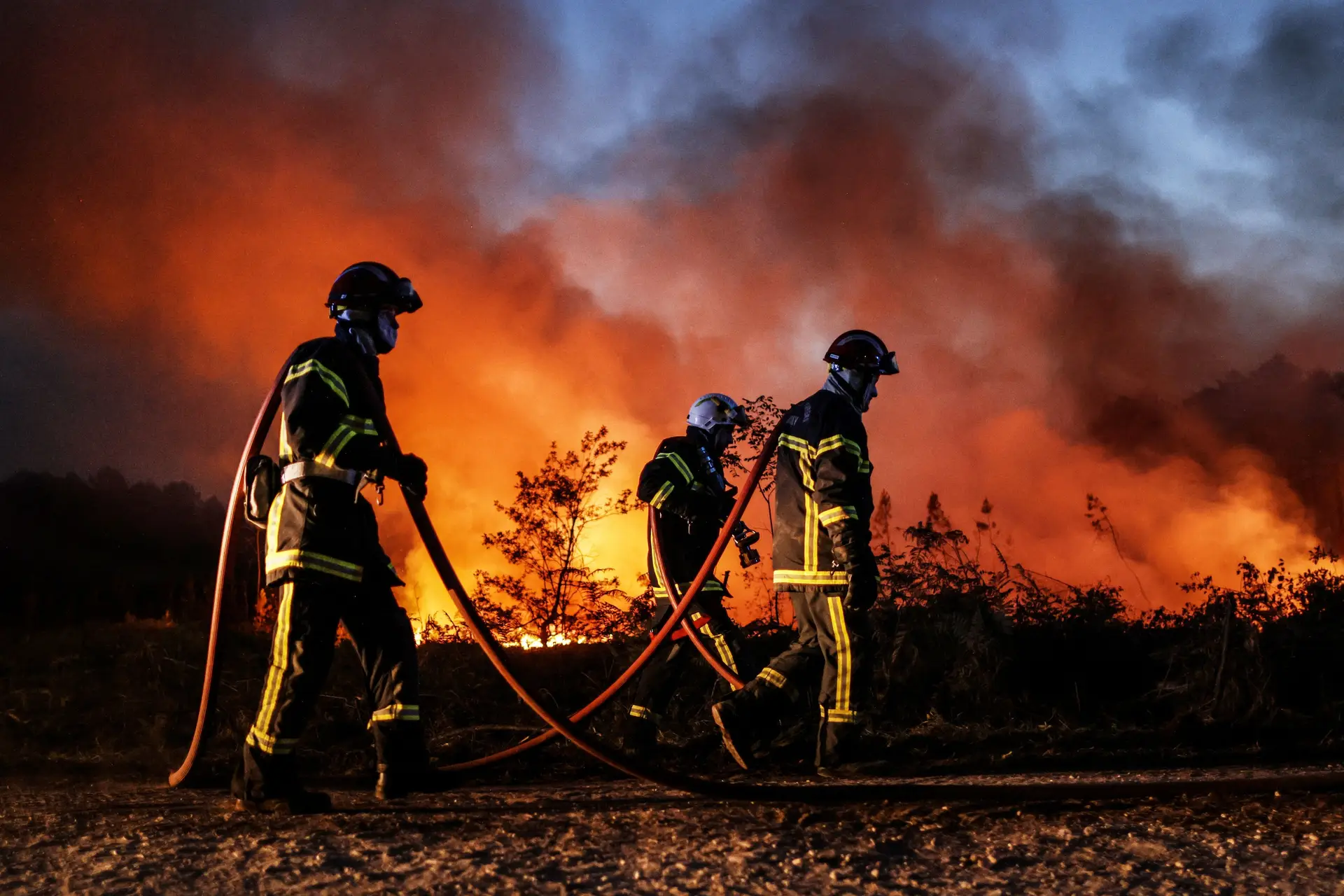 França: oito mil pessoas retiradas de casa devido a incêndio
