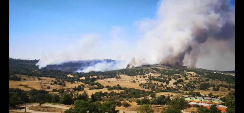 Incêndio aproxima-se da cidade da Guarda