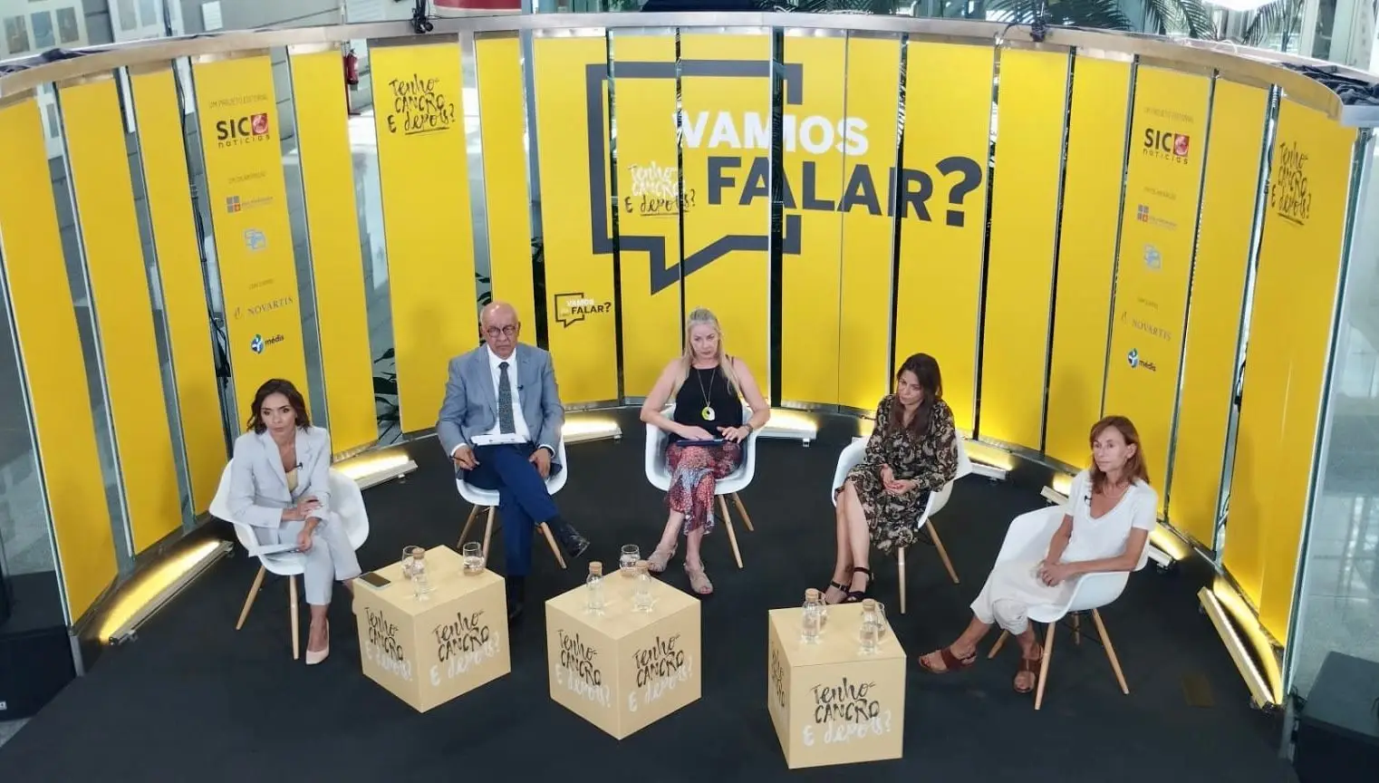 Rita Neves, jornalista da SIC Notícias, moderou a conversa entre Nuno Sousa e os representantes de associações de doentes Vítor Neves, Tamara Milagre, Miriam Brice, Margarida Cruz, Isabel Magalhães e José Graça