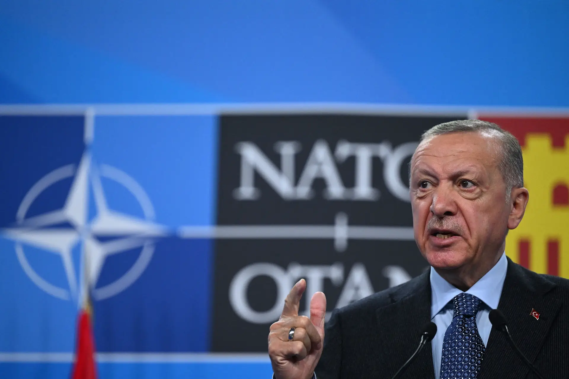 Erdogan volta a ameaçar vetar entrada de Finlândia e Suécia na NATO