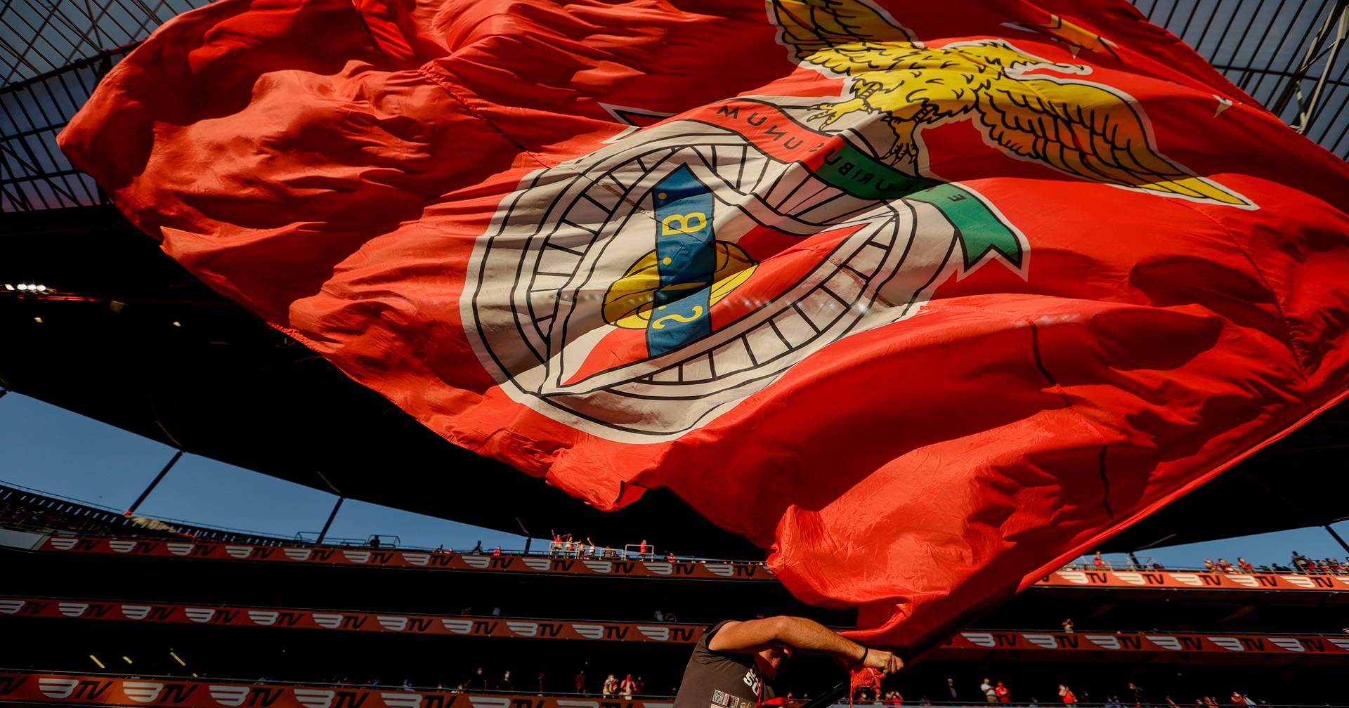 Benfica fora da Liga dos Campeões após empate frente ao Inter - SIC Notícias