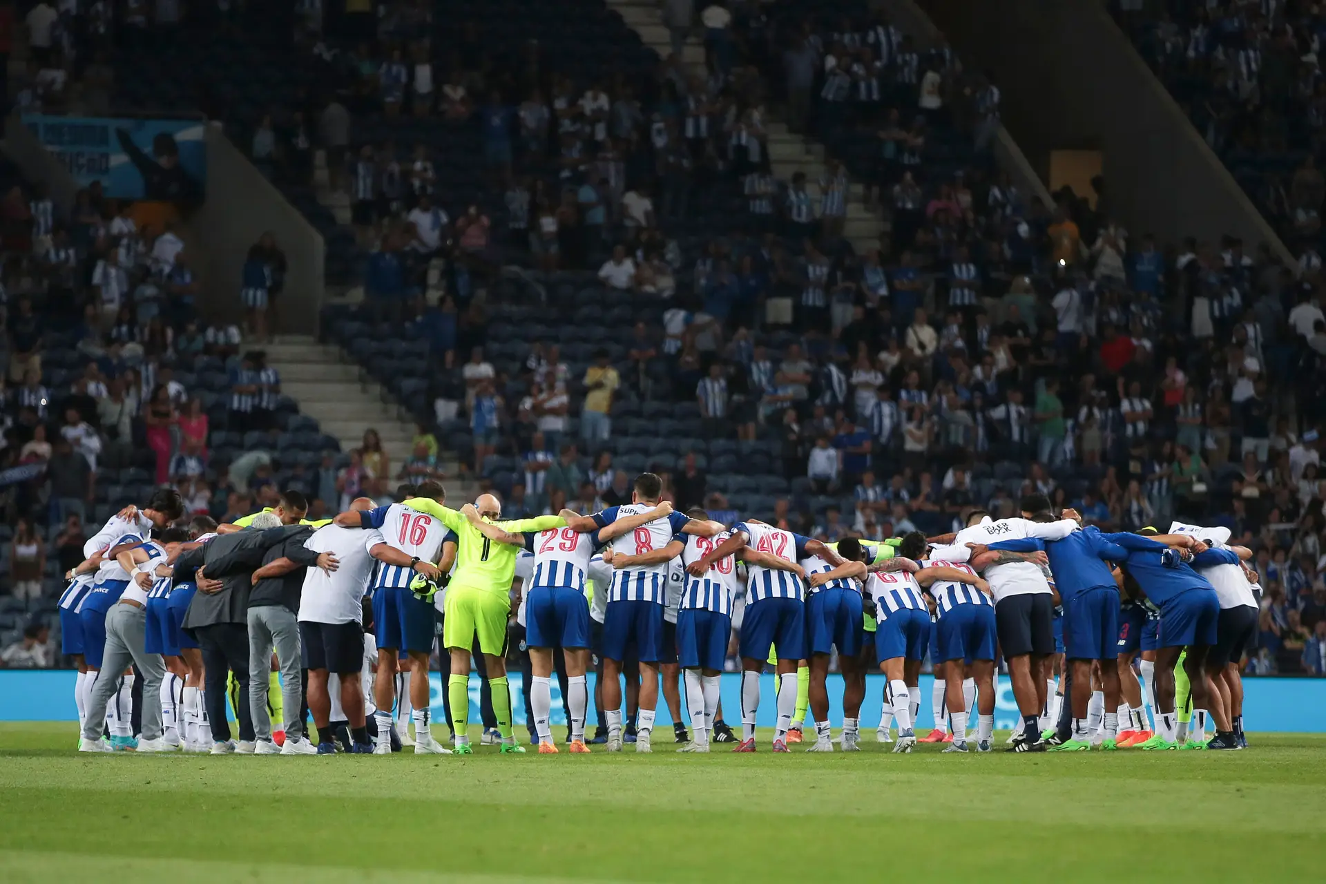 FC Porto vence Mónaco no jogo de apresentação aos sócios no Dragão