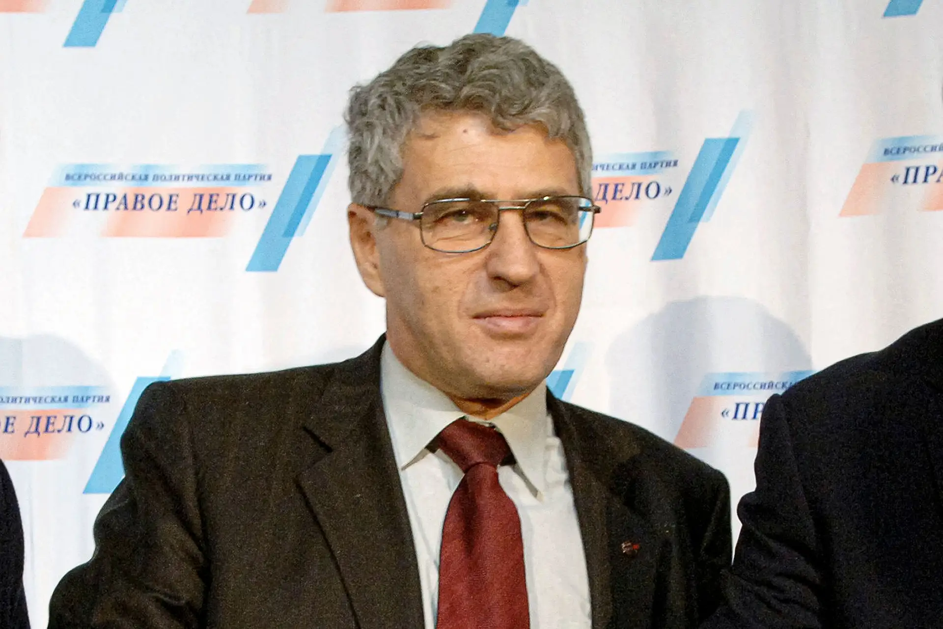 Opositor russo Leonid Gozman detido depois de regressar a Moscovo