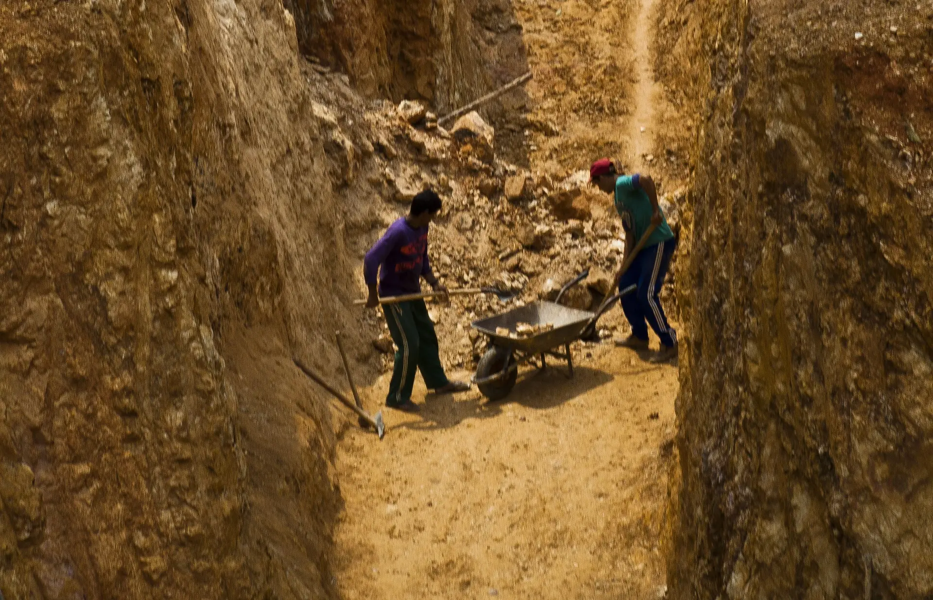 Quatro gigantes tecnológicas compraram ouro ilegal extraído na Amazónia