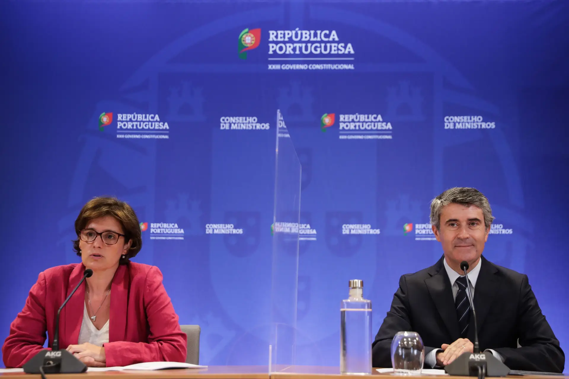 Máscara vai continuar a ser obrigatória em alguns locais até final de agosto