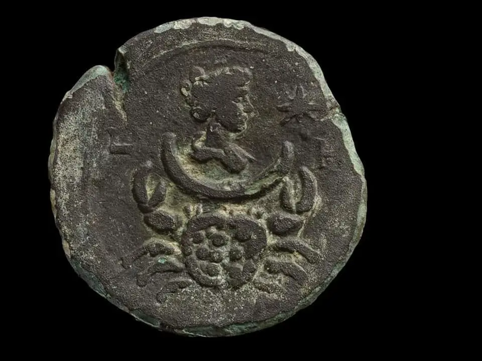 Moeda com retrato de deusa romana com mais de 1.800 anos encontrada em Israel