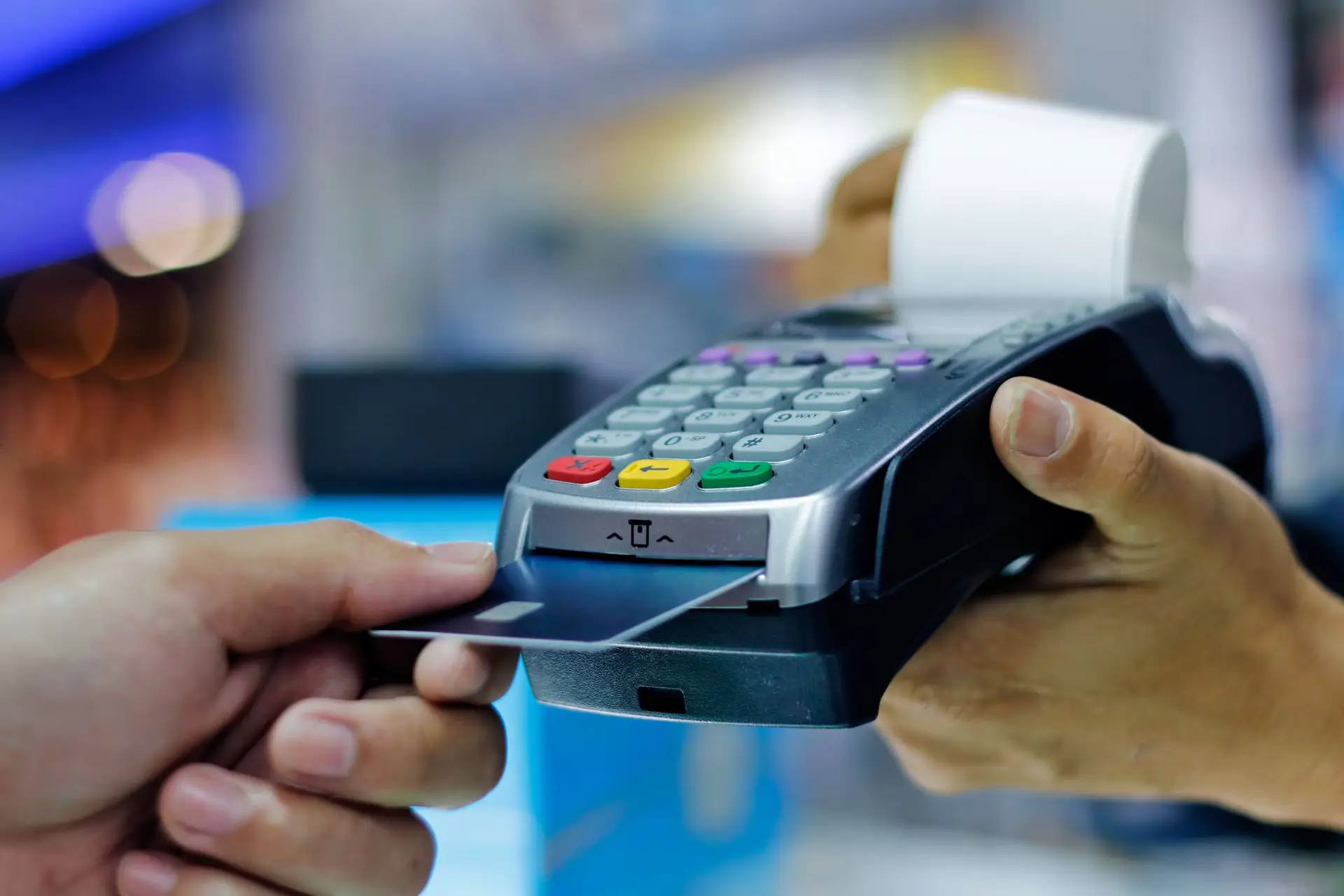Portugueses fizeram mais compras neste dezembro do que no anterior