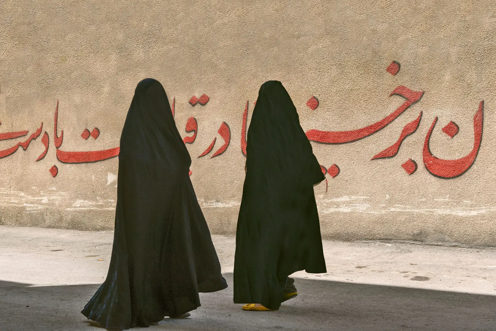 Mulheres iranianas vão ser punidas se violarem código de vestuário islâmico