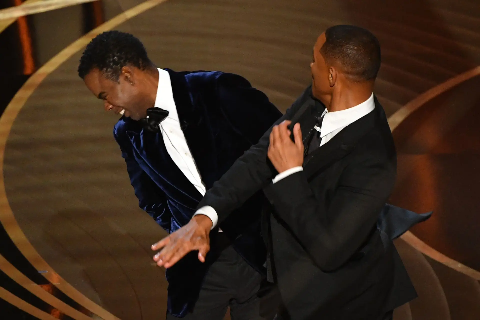 Will Smith quebra silêncio e volta a pedir desculpas a Chris Rock