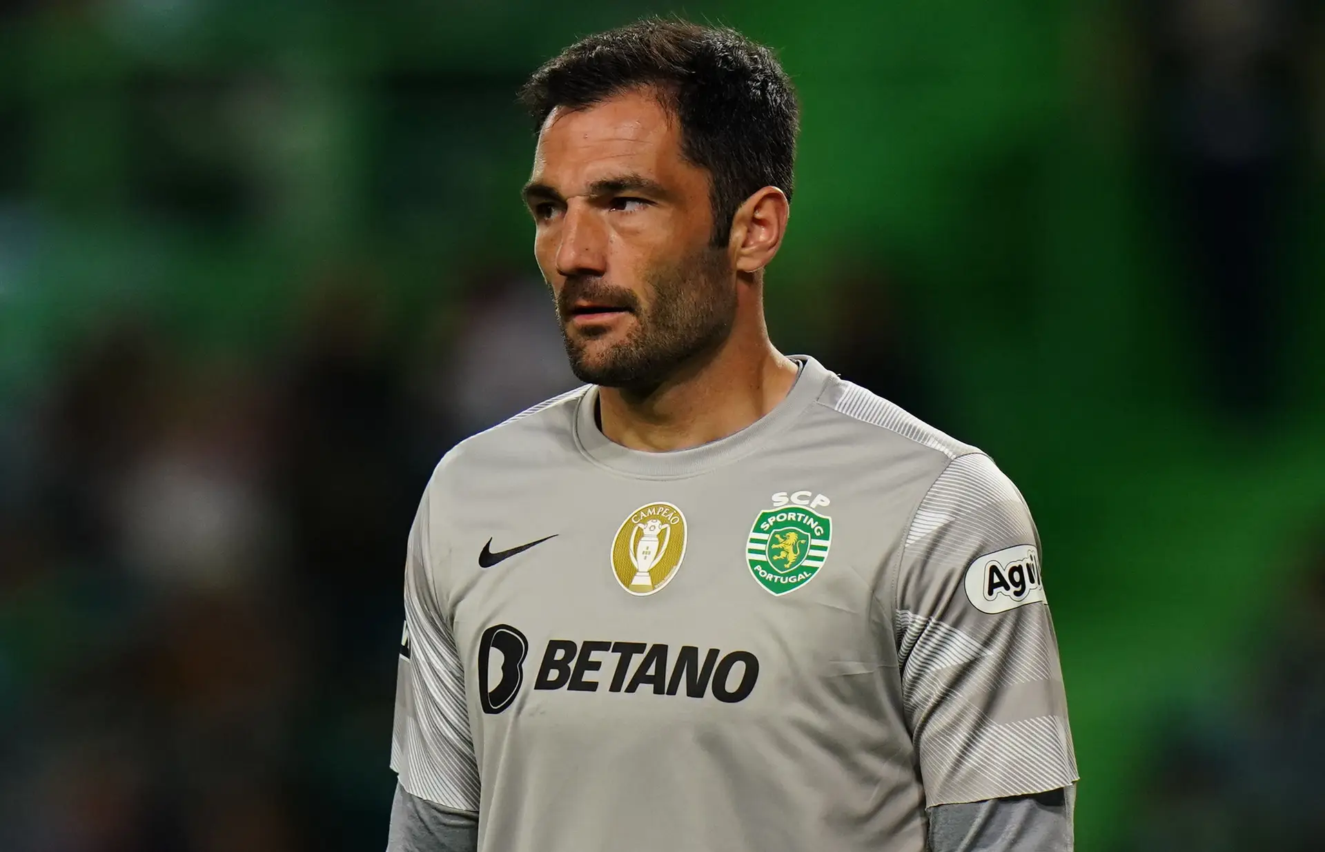 Sporting: guarda-redes Adán em risco de falhar arranque da época