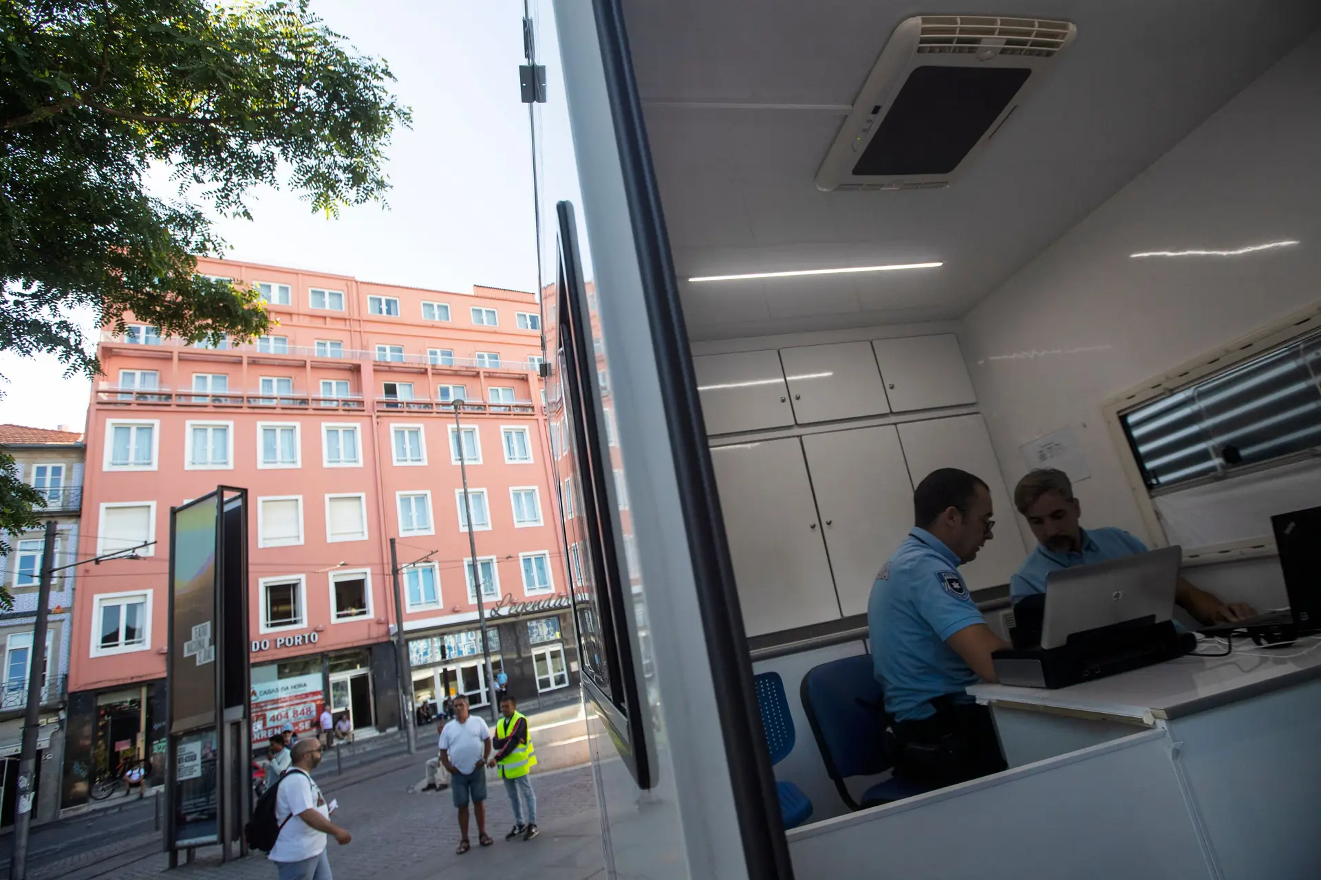 Unidade móvel da PSP em Lisboa e no Porto: moradores sentem-se mais seguros